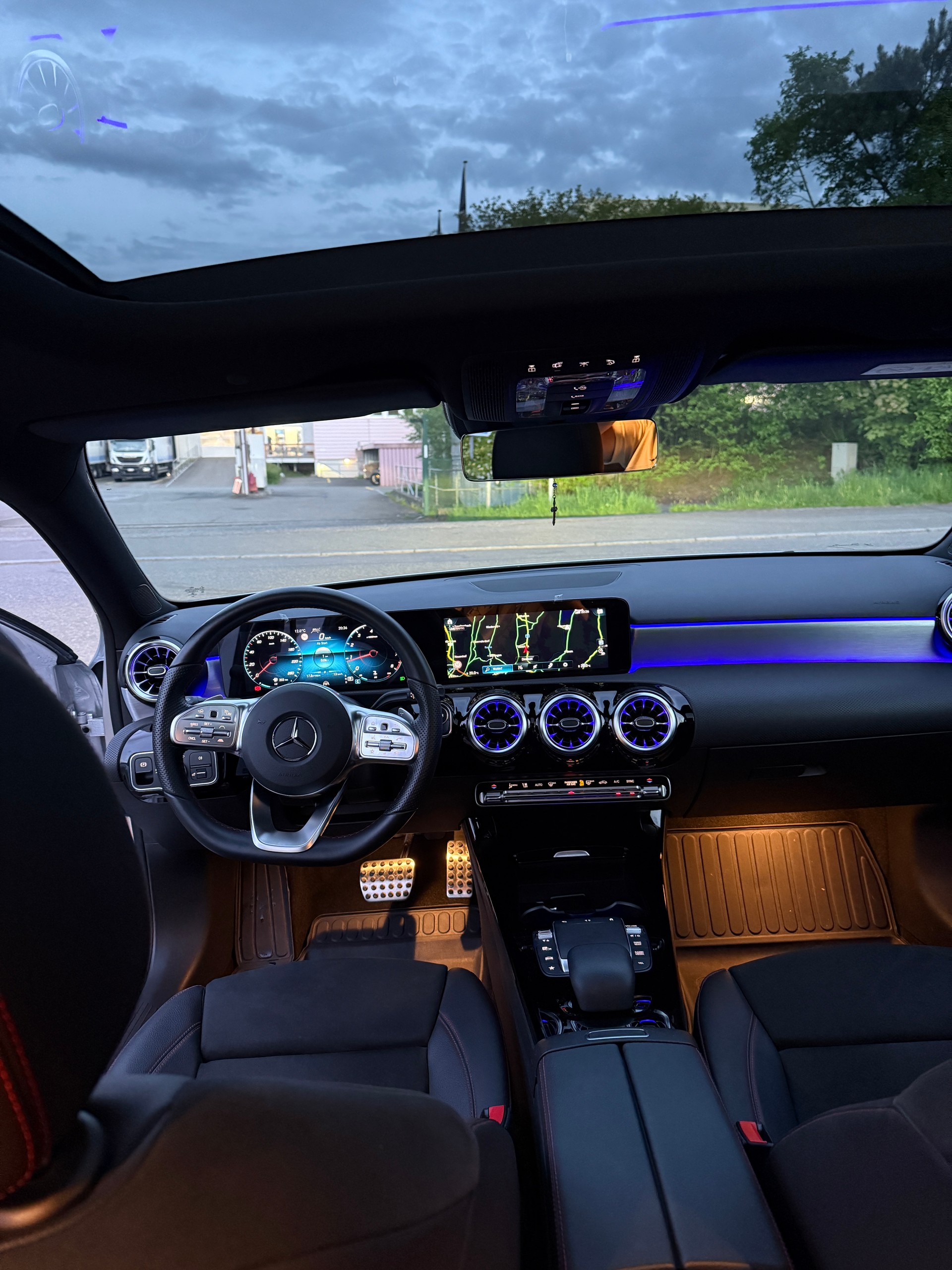 MERCEDES-BENZ A 250 AMG Limisine Line 7G-DCT-image-11