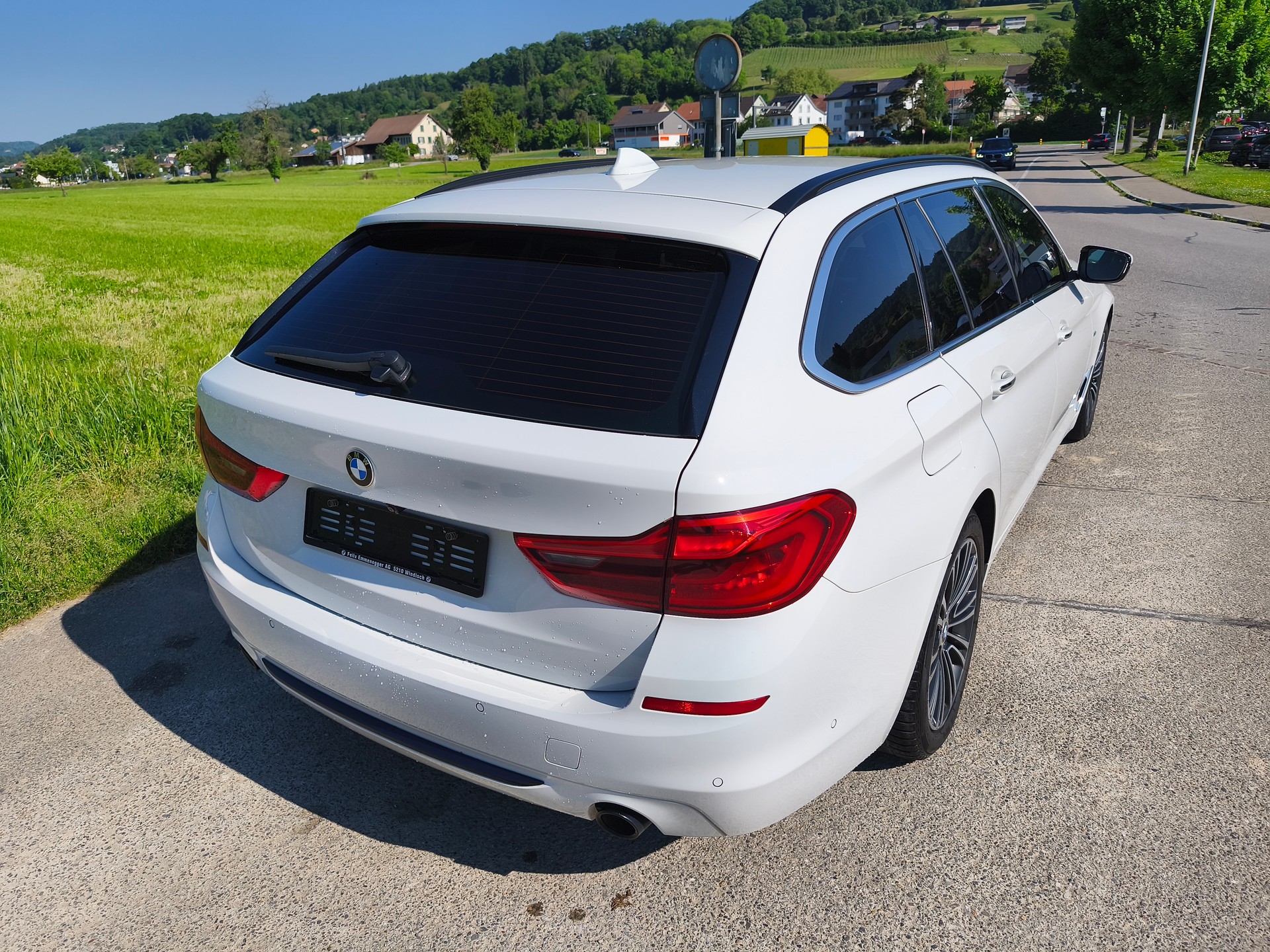 BMW 520d xDrive Touring Sport Line Steptronic-image-4