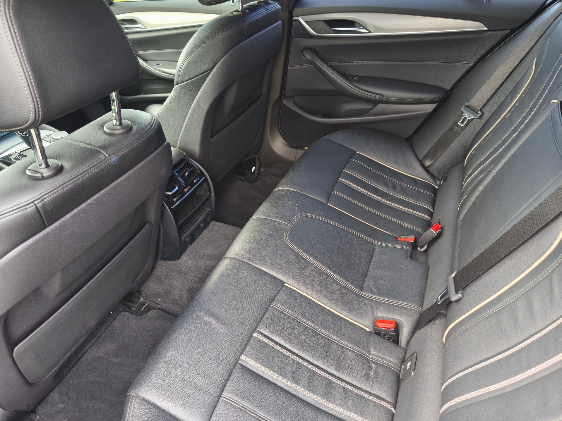 BMW 520d xDrive Touring Sport Line Steptronic-image-10