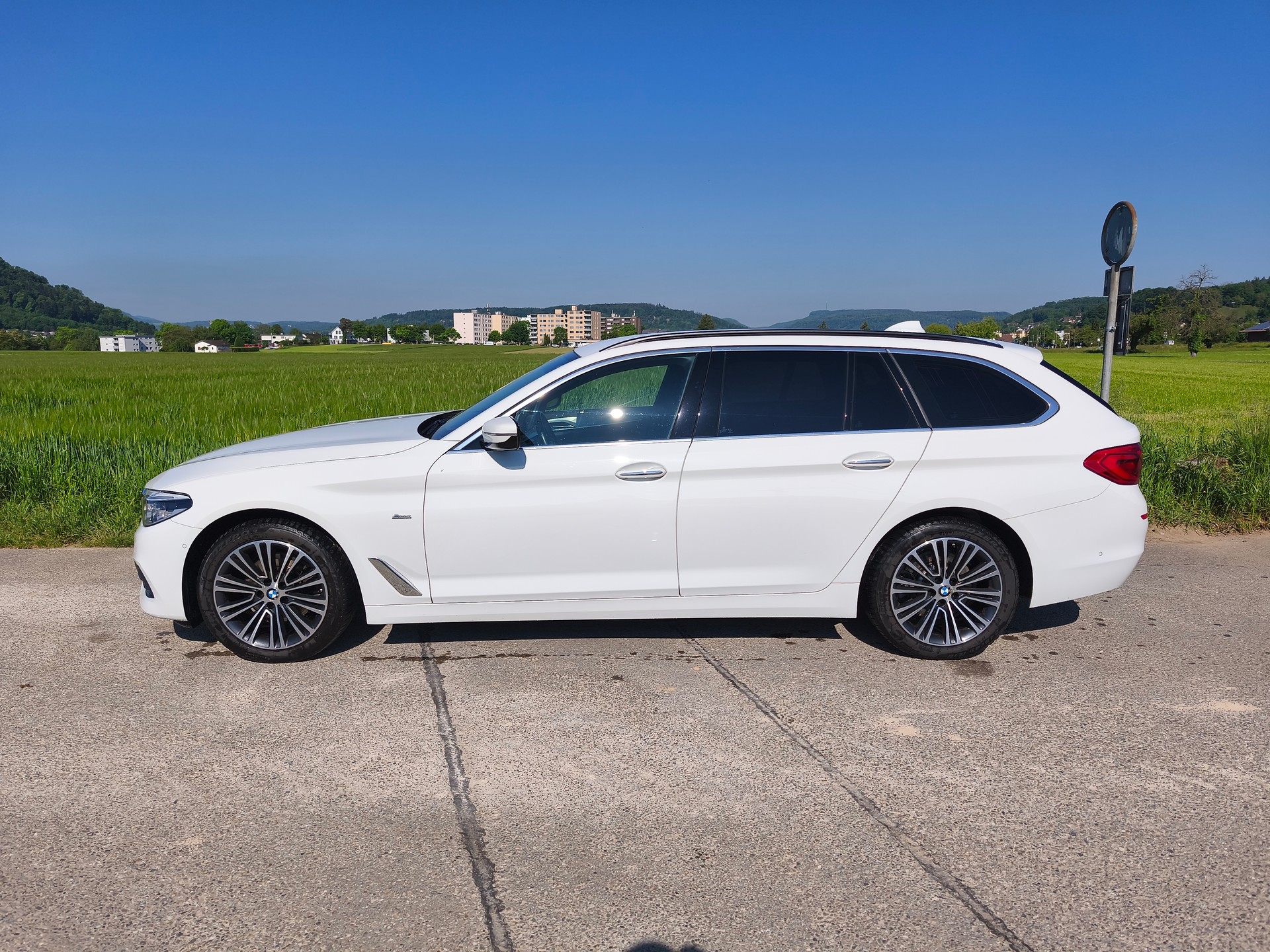 BMW 520d xDrive Touring Sport Line Steptronic-image-1