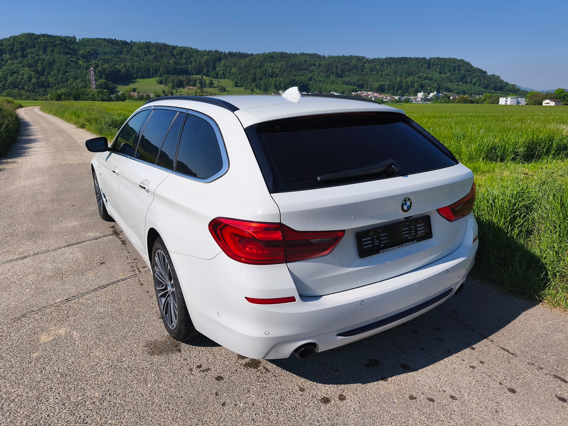 BMW 520d xDrive Touring Sport Line Steptronic-image-2