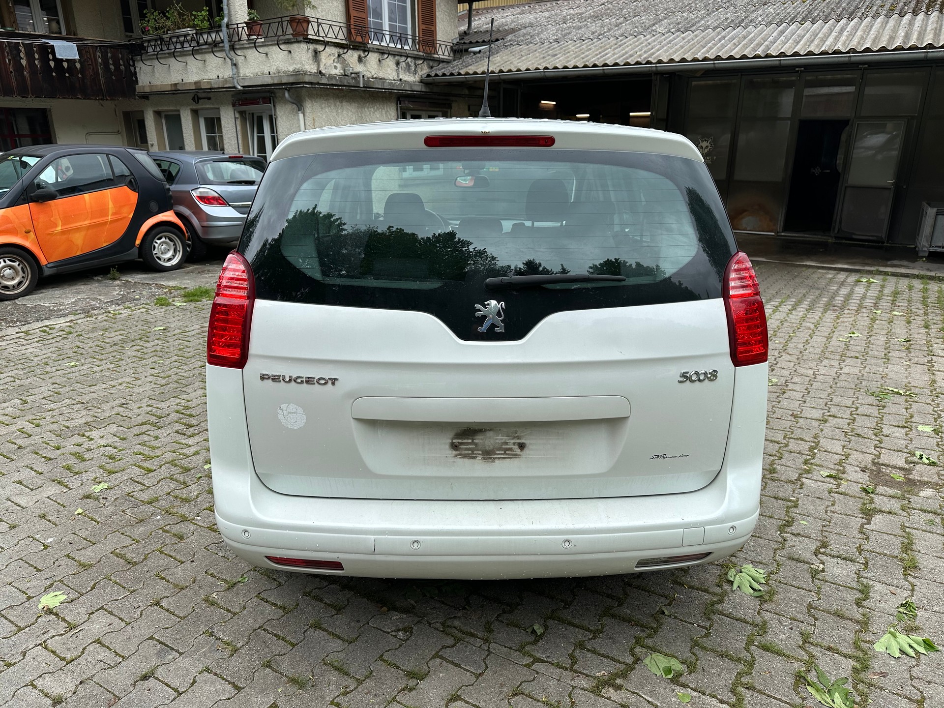 PEUGEOT 5008 1.6 16V T Allure FIXPREIS-image-8