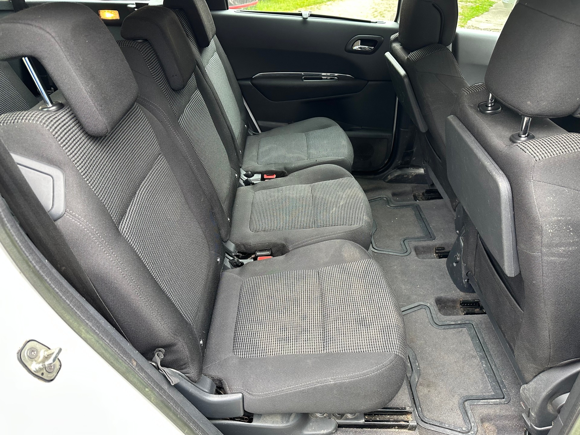 PEUGEOT 5008 1.6 16V T Allure FIXPREIS-image-14