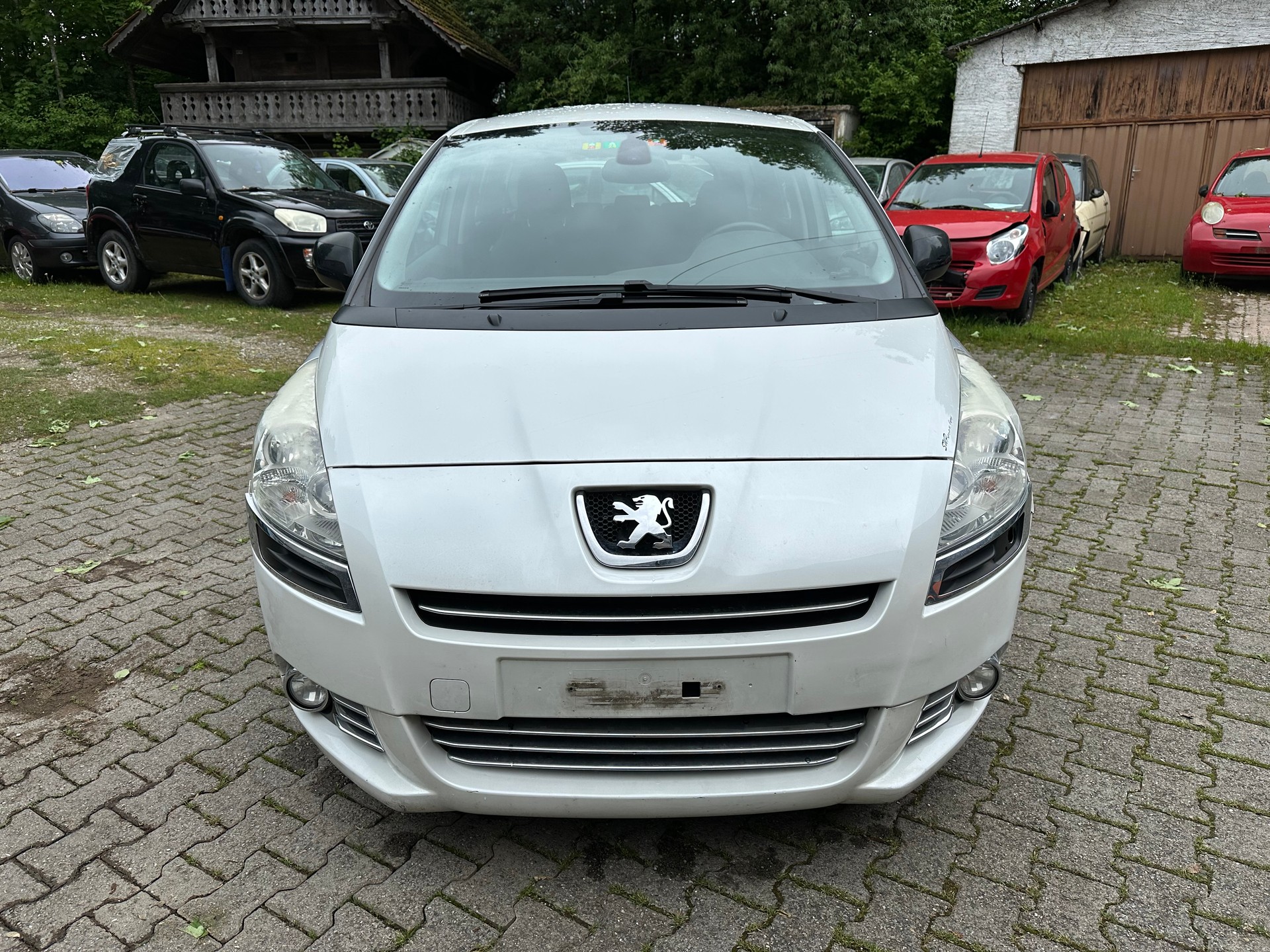 PEUGEOT 5008 1.6 16V T Allure FIXPREIS-image-3