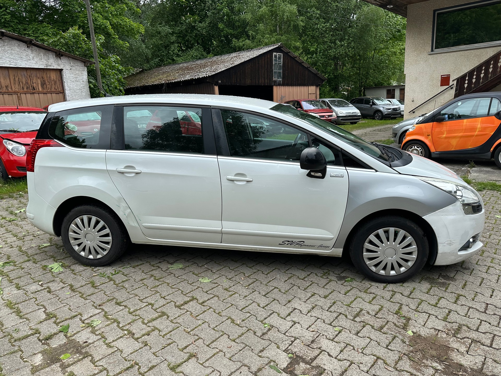 PEUGEOT 5008 1.6 16V T Allure FIXPREIS-image-0