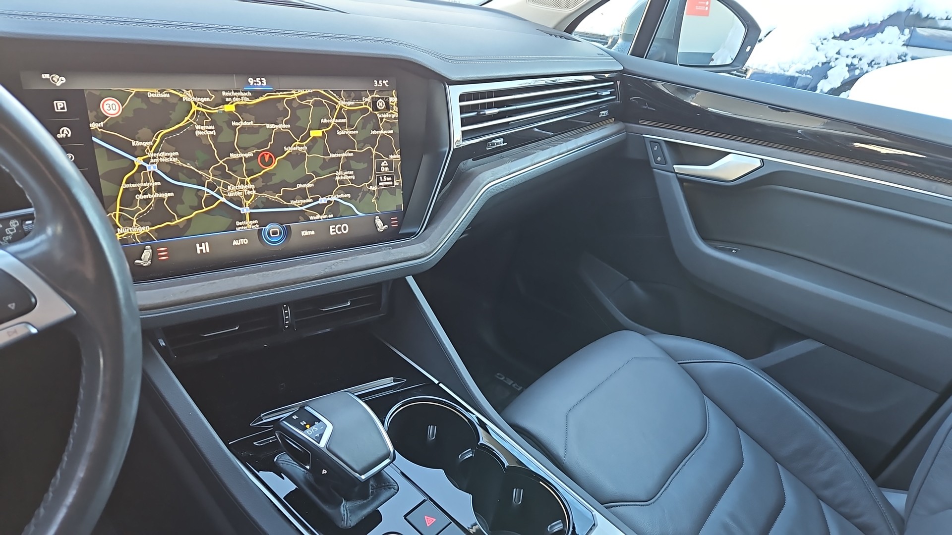 VW Touareg 3.0 TDI Atmosphere Tiptronic-image-5
