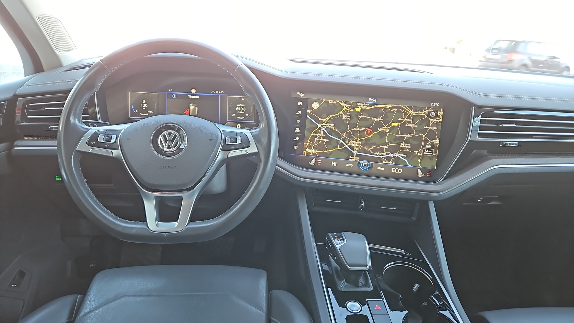 VW Touareg 3.0 TDI Atmosphere Tiptronic-image-4