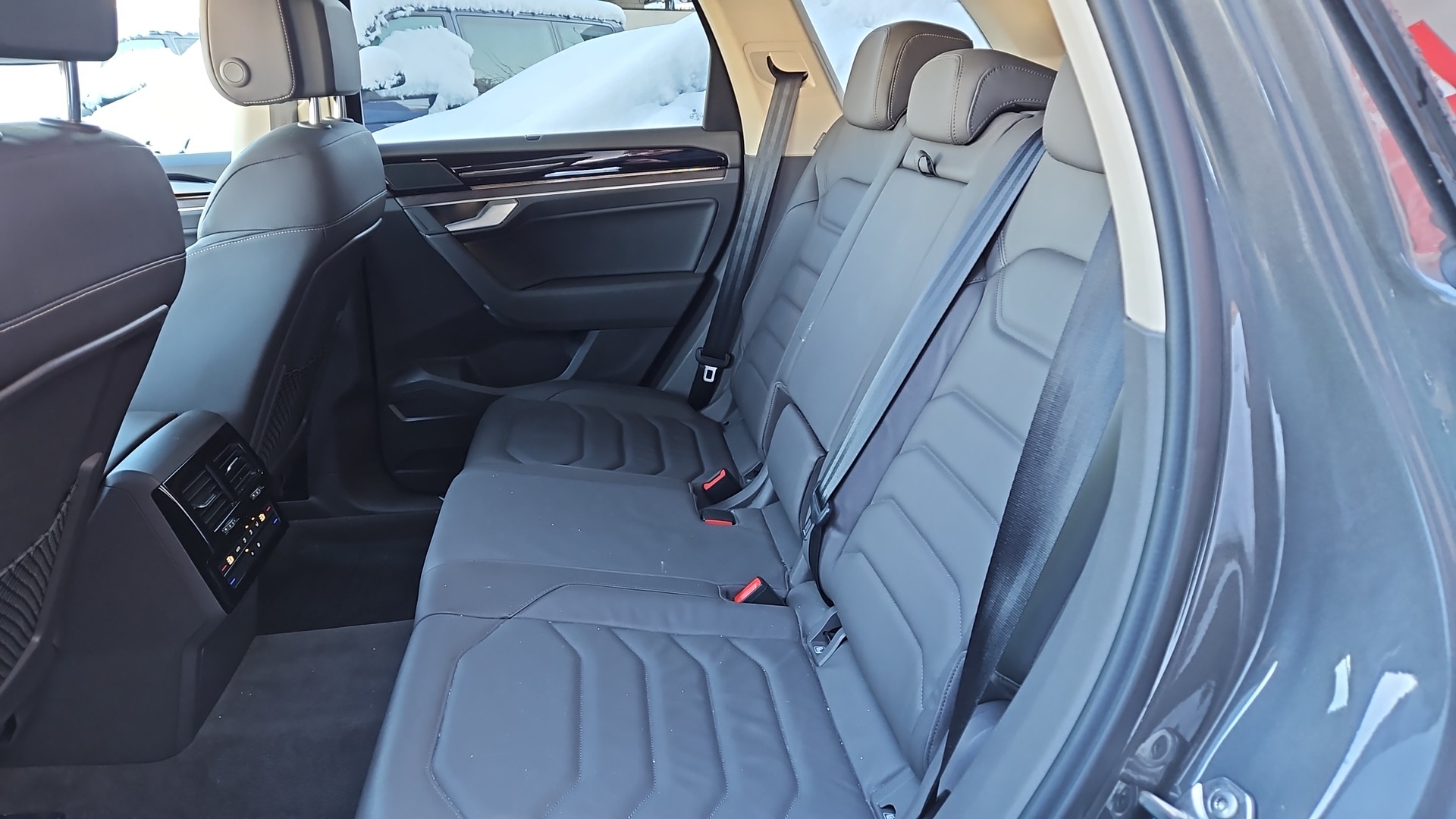 VW Touareg 3.0 TDI Atmosphere Tiptronic-image-7