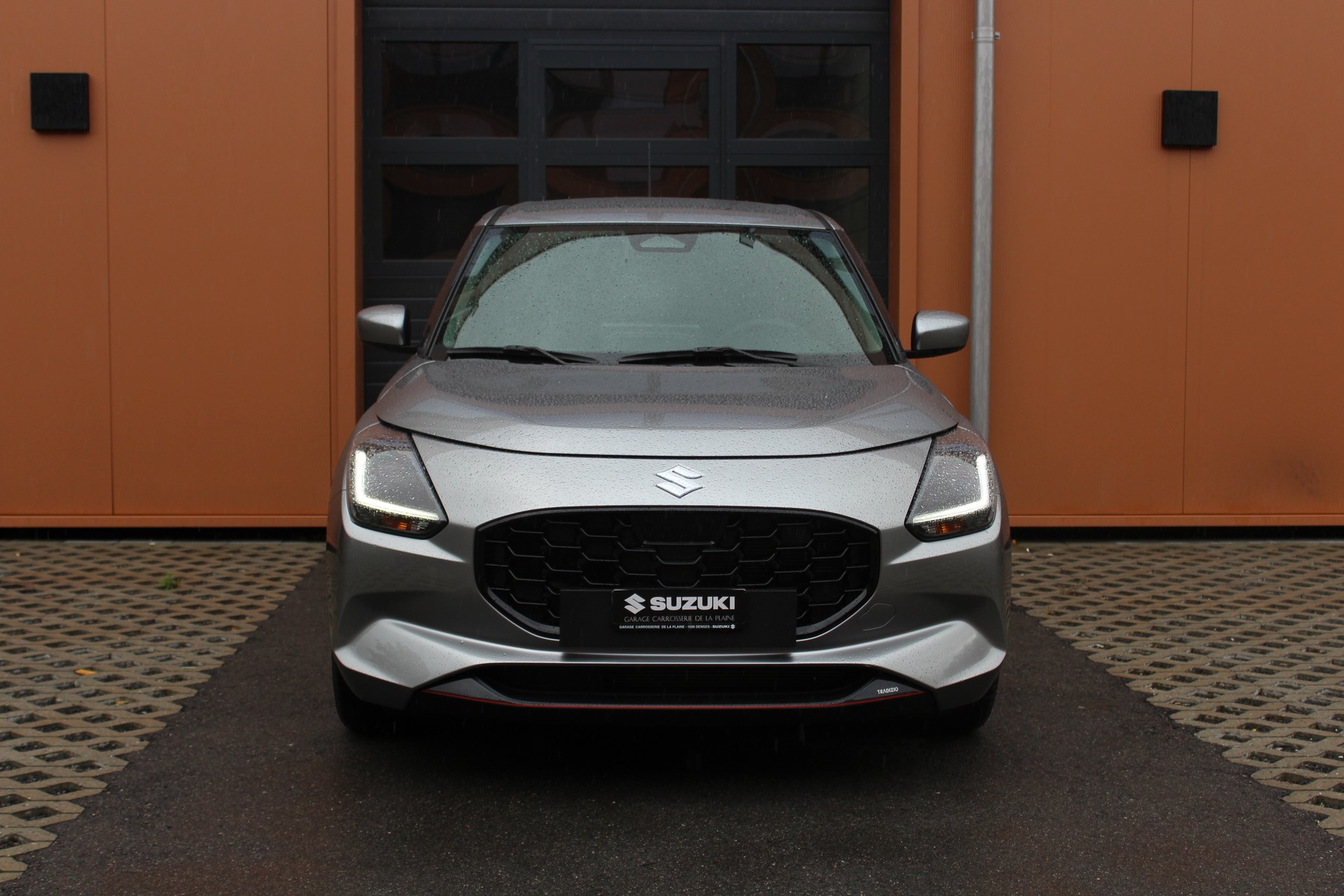 SUZUKI Swift 1.2 Compact + Hybrid CVT-image-1