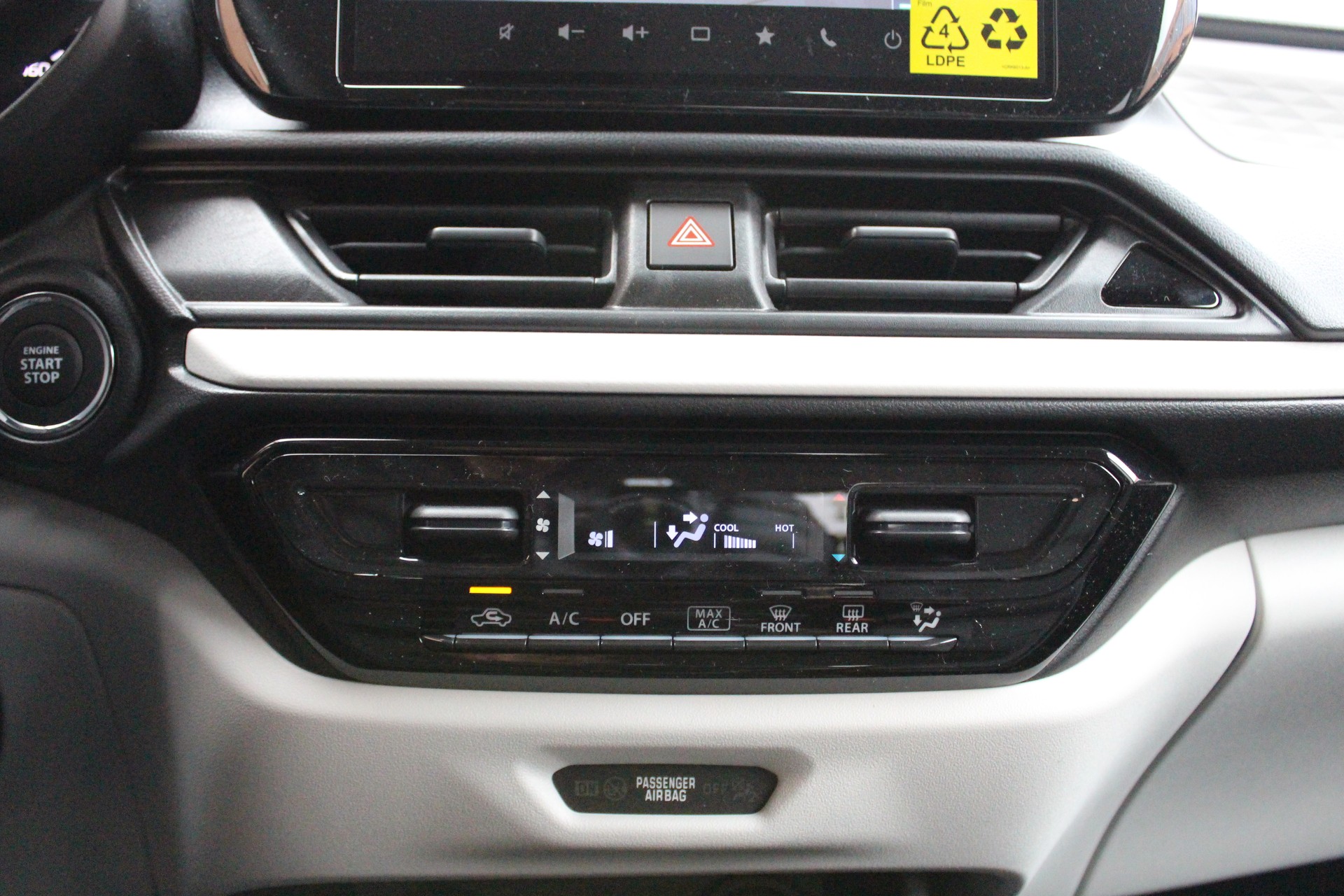 SUZUKI Swift 1.2 Compact + Hybrid CVT-image-14