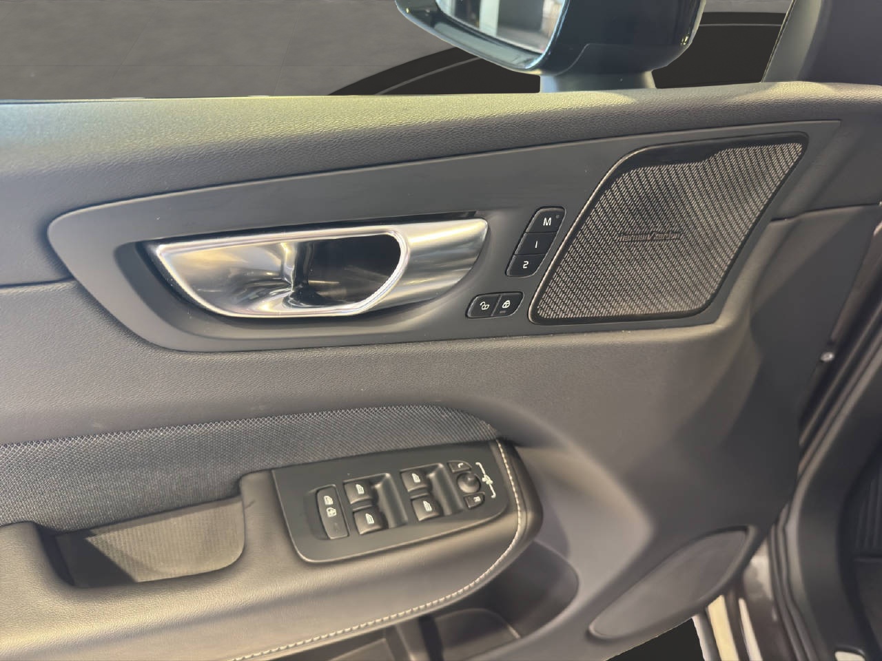 VOLVO XC60 2.0 T6 TE Plus Dark eAWD-image-16