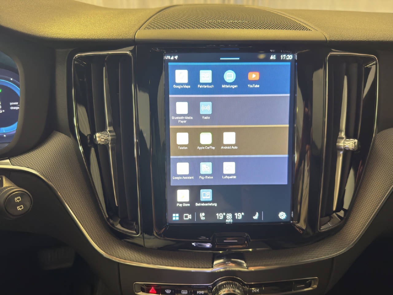 VOLVO XC60 2.0 T6 TE Plus Dark eAWD-image-11