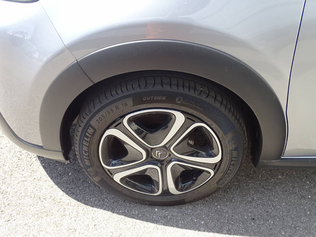 CITROEN C3 1.2 PureTech Shine-image-1