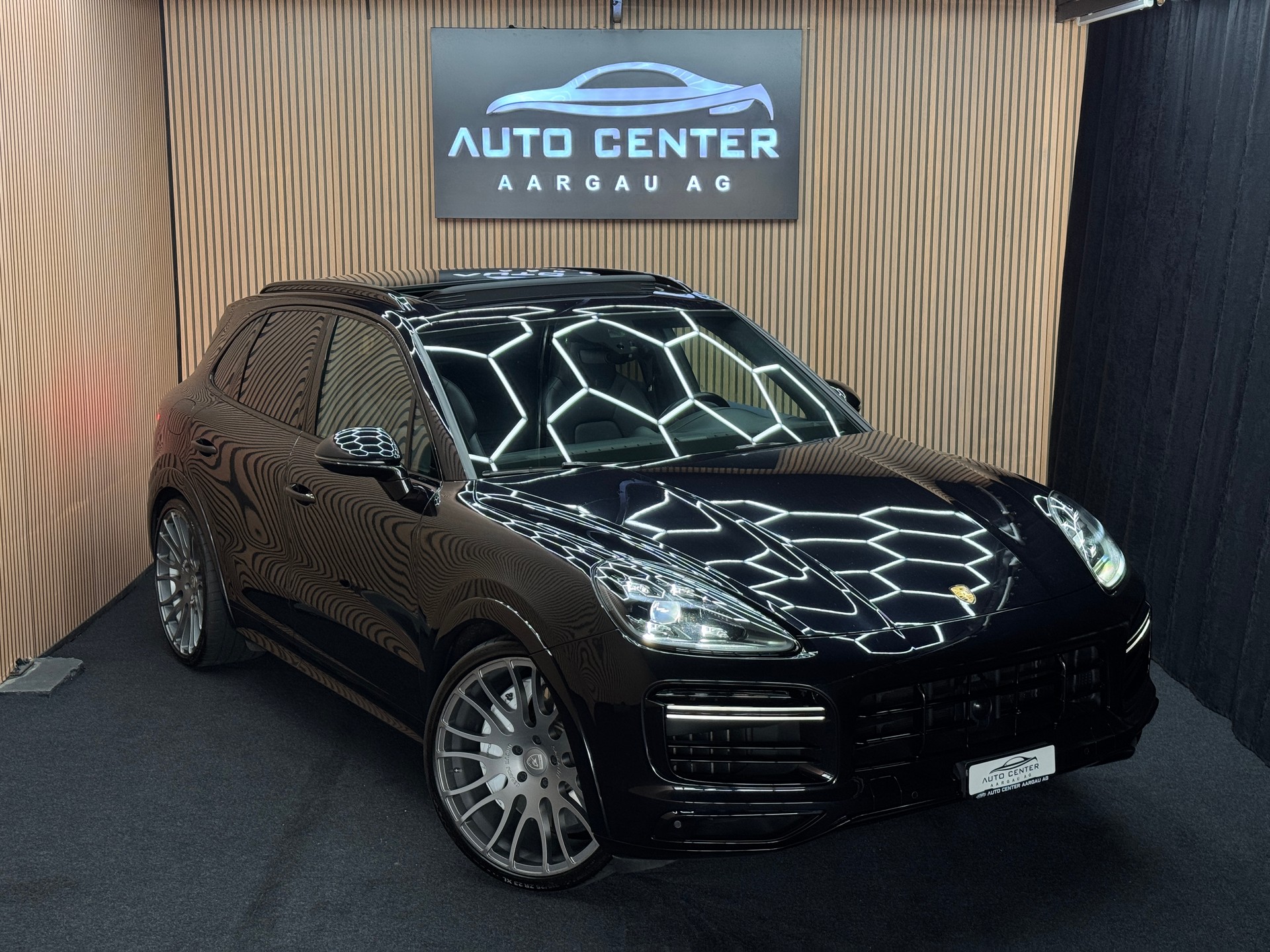 PORSCHE Cayenne Turbo *ab CHF 625.-/ Monat*-image-0