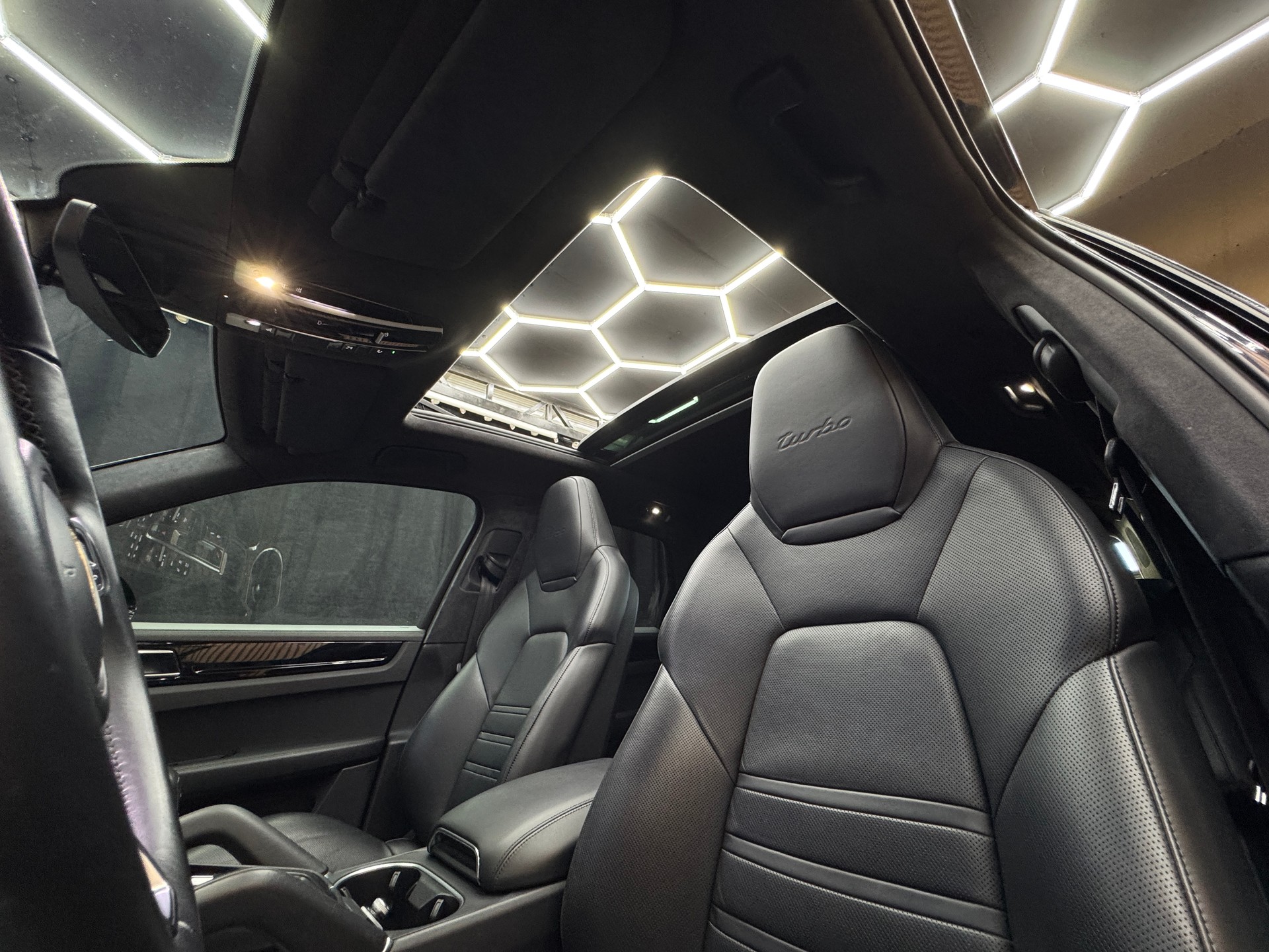 PORSCHE Cayenne Turbo *ab CHF 625.-/ Monat*-image-11