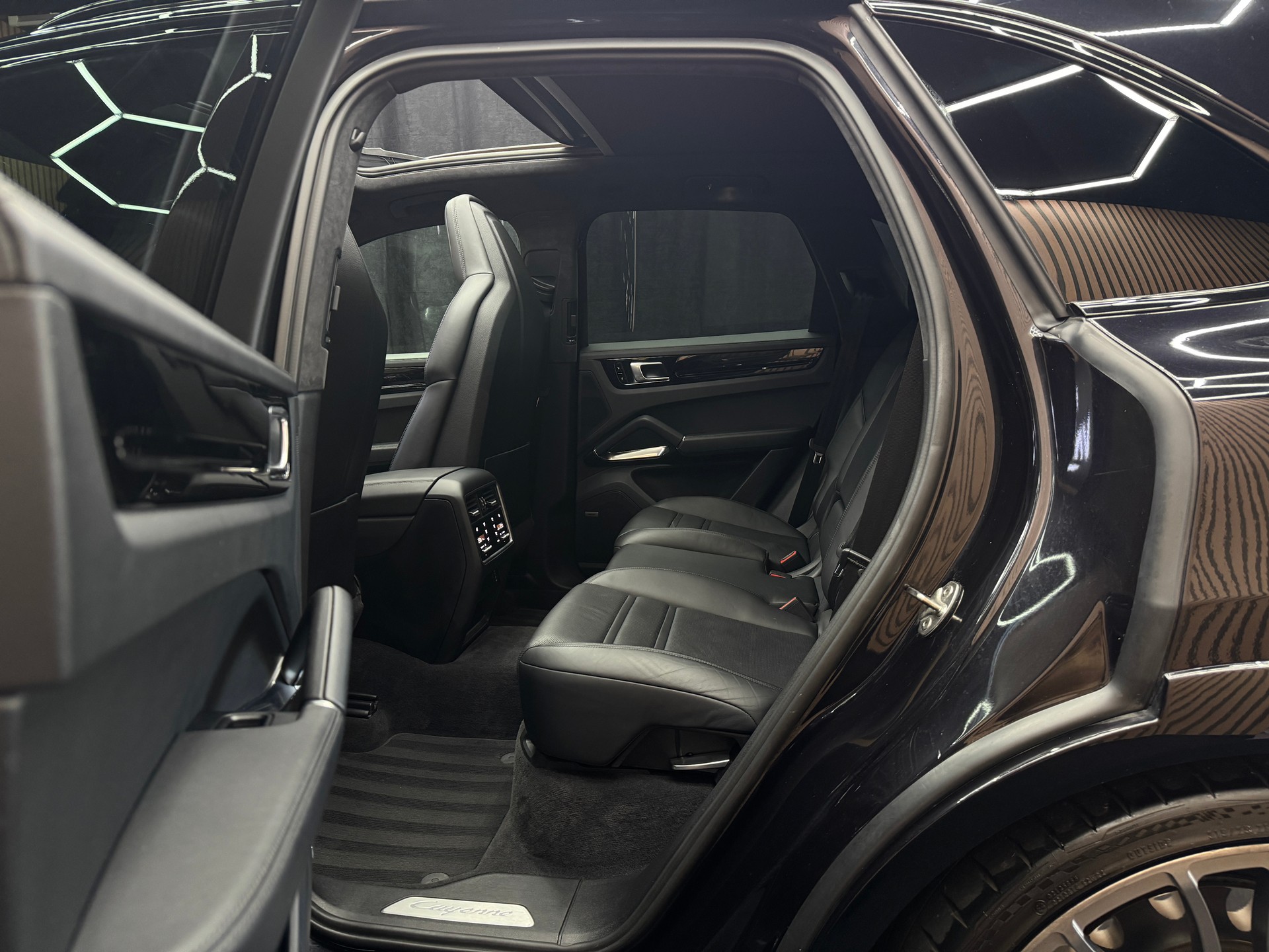 PORSCHE Cayenne Turbo *ab CHF 625.-/ Monat*-image-12