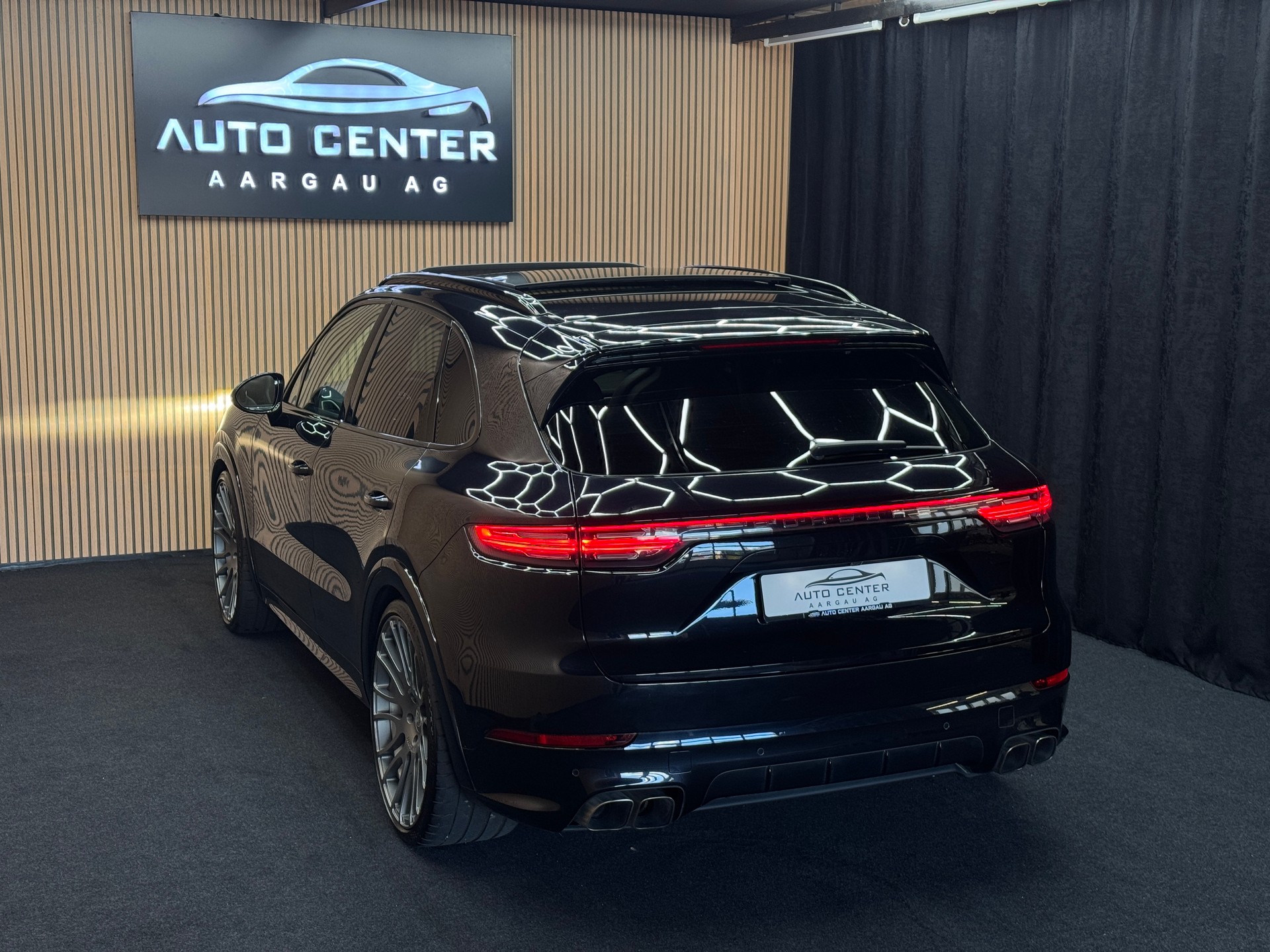 PORSCHE Cayenne Turbo *ab CHF 625.-/ Monat*-image-3