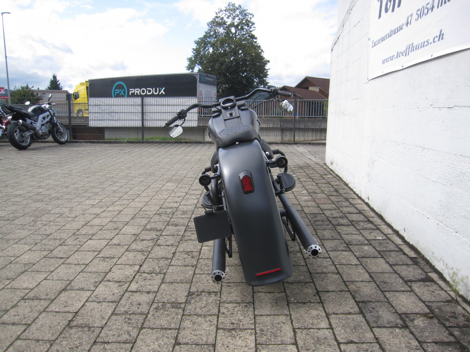 HARLEY-DAVIDSON FLSTFB 1690 Softail Fat Boy Special-showroom-element-1