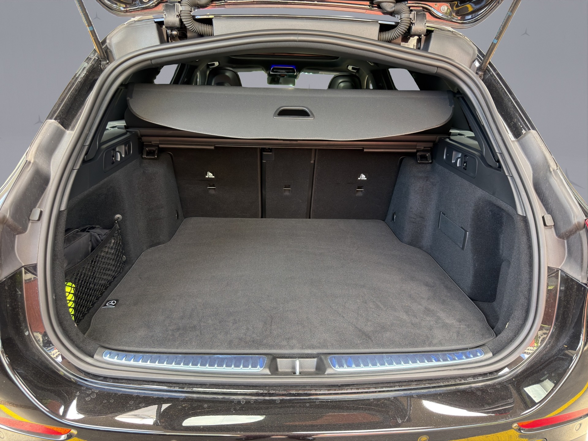 MERCEDES-BENZ C 220 d Swiss Star AMG Line 4matic Kombi-image-17