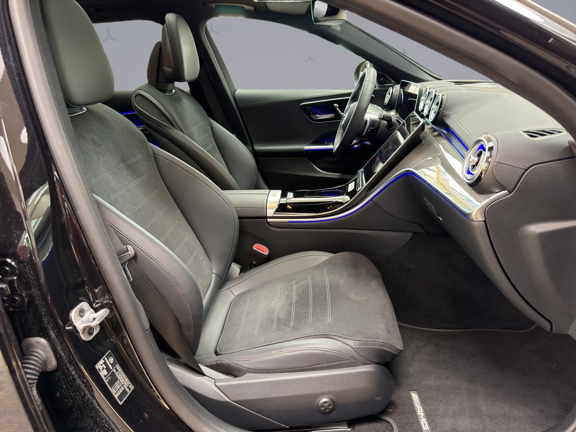 MERCEDES-BENZ C 220 d Swiss Star AMG Line 4matic Kombi-image-15
