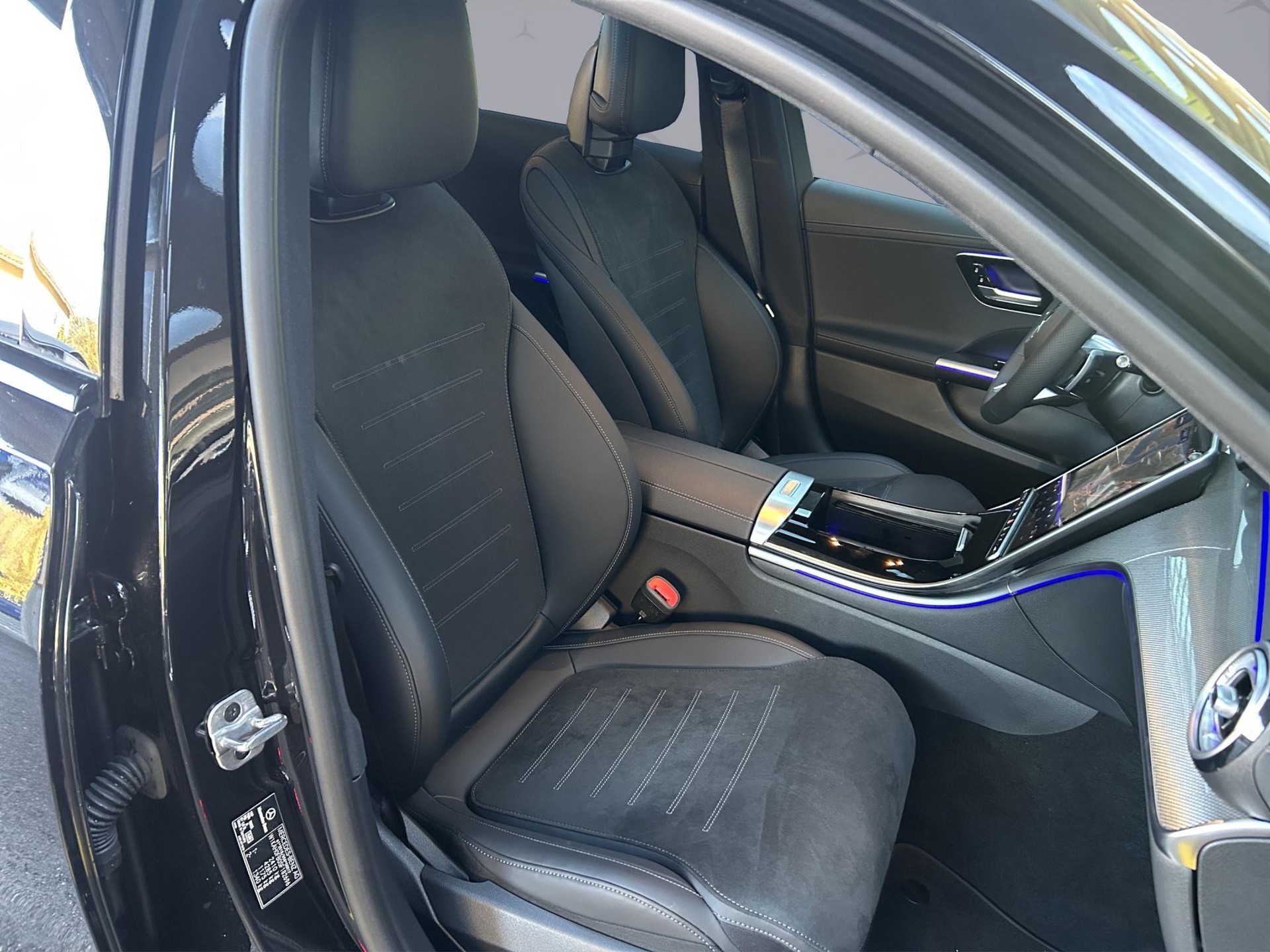 MERCEDES-BENZ C 220 d Swiss Star AMG Line 4matic Kombi-image-16
