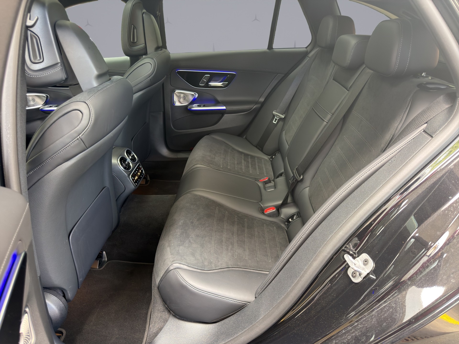 MERCEDES-BENZ C 220 d Swiss Star AMG Line 4matic Kombi-image-9