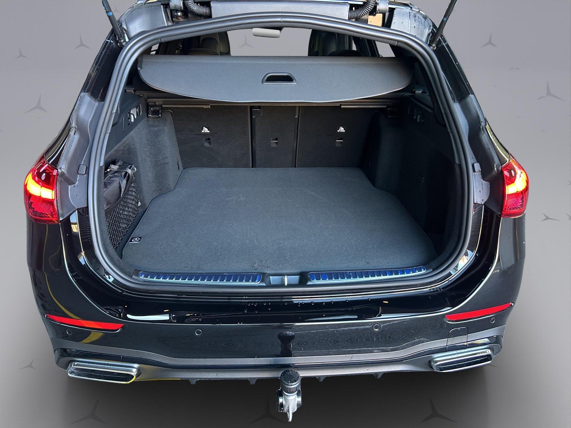 MERCEDES-BENZ C 220 d Swiss Star AMG Line 4matic Kombi-image-18