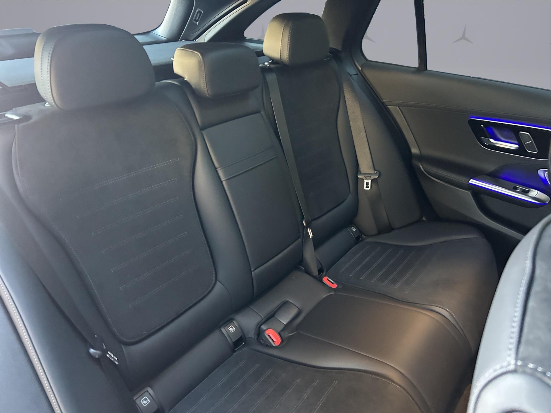 MERCEDES-BENZ C 220 d Swiss Star AMG Line 4matic Kombi-image-17