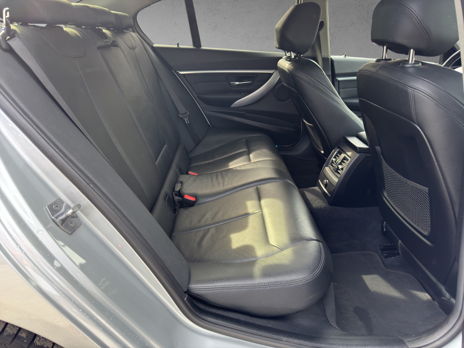 BMW 320d xDrive Edition Sport Line Steptronic-image-11