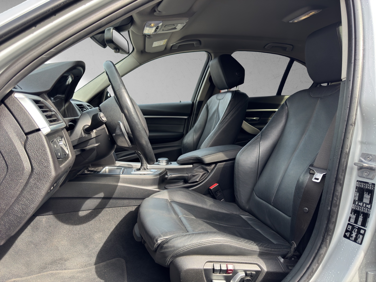BMW 320d xDrive Edition Sport Line Steptronic-image-9