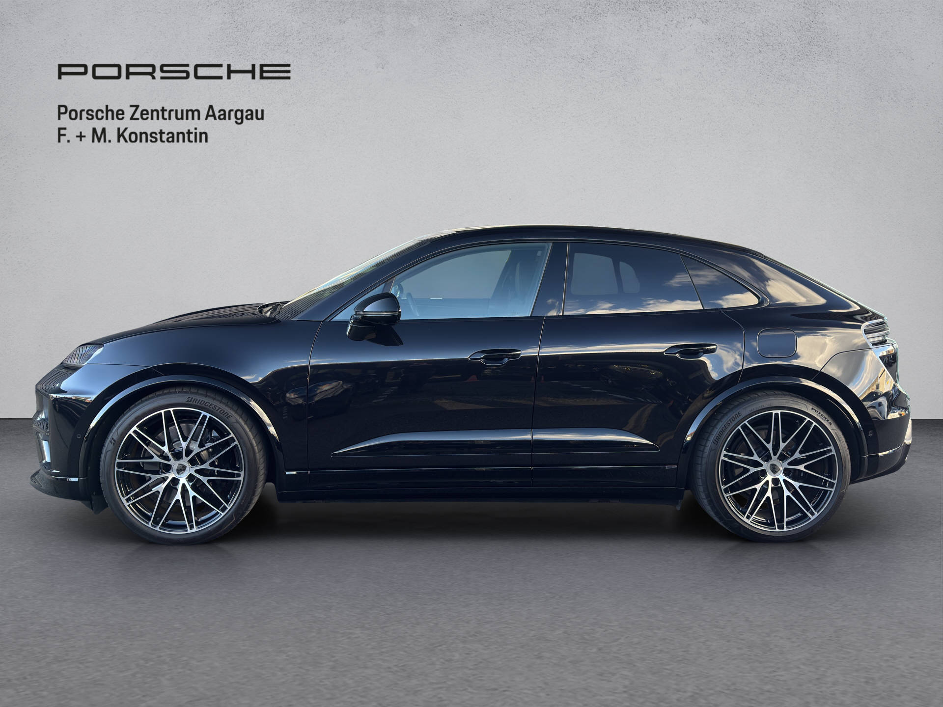 PORSCHE Macan Turbo-image-2