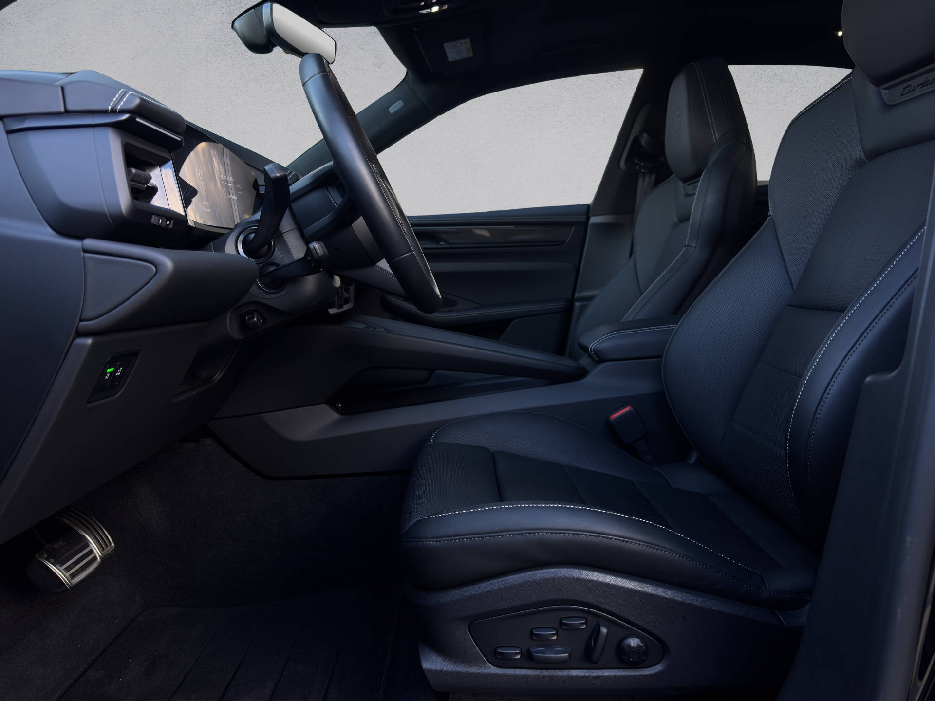 PORSCHE Macan Turbo-image-6