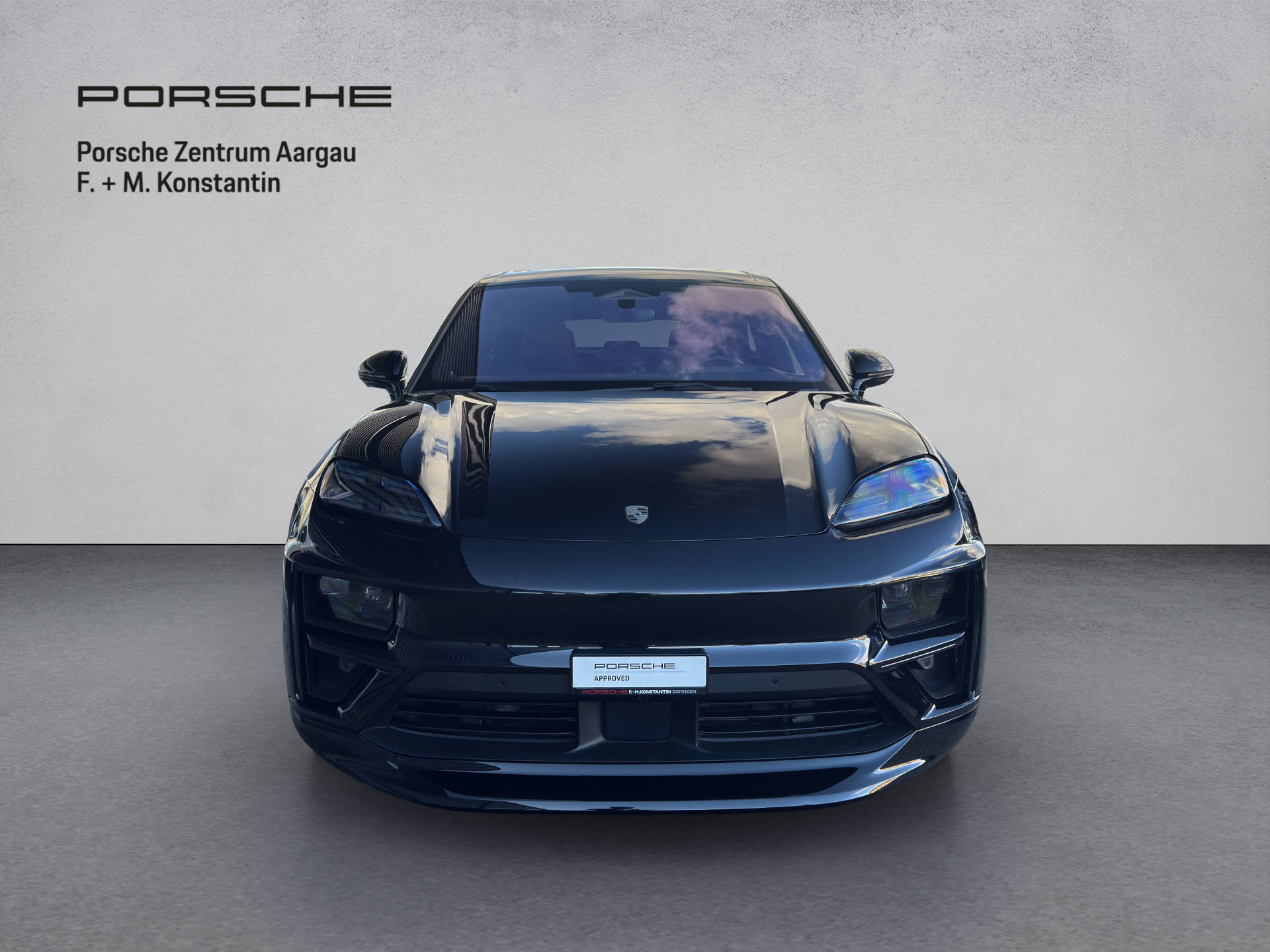 PORSCHE Macan Turbo-image-1