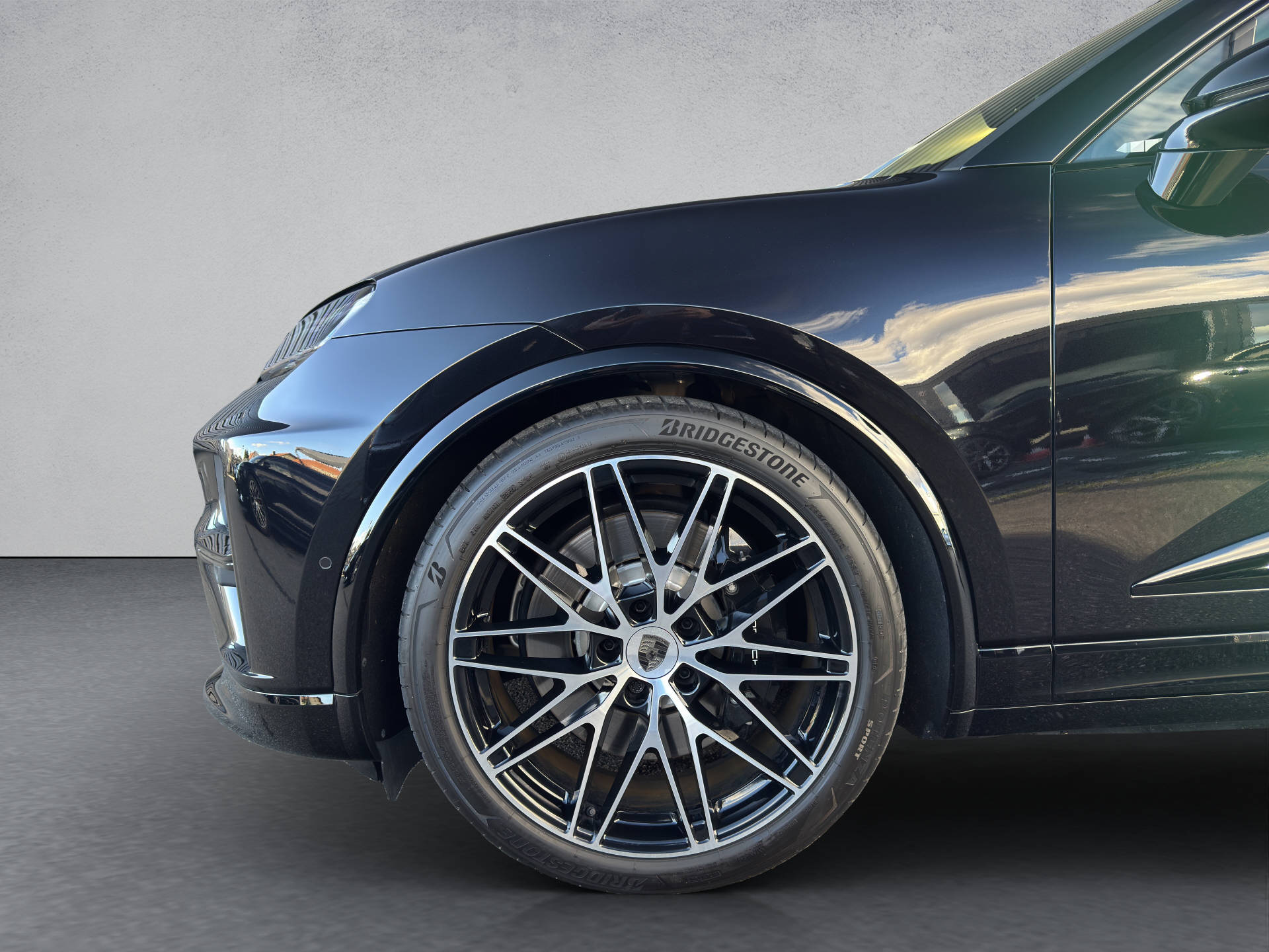 PORSCHE Macan Turbo-image-14