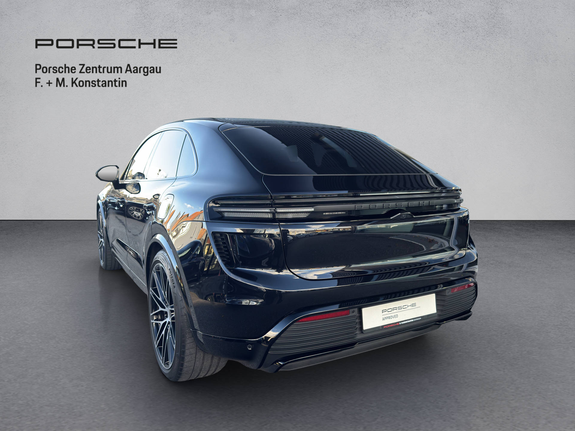 PORSCHE Macan Turbo-image-3
