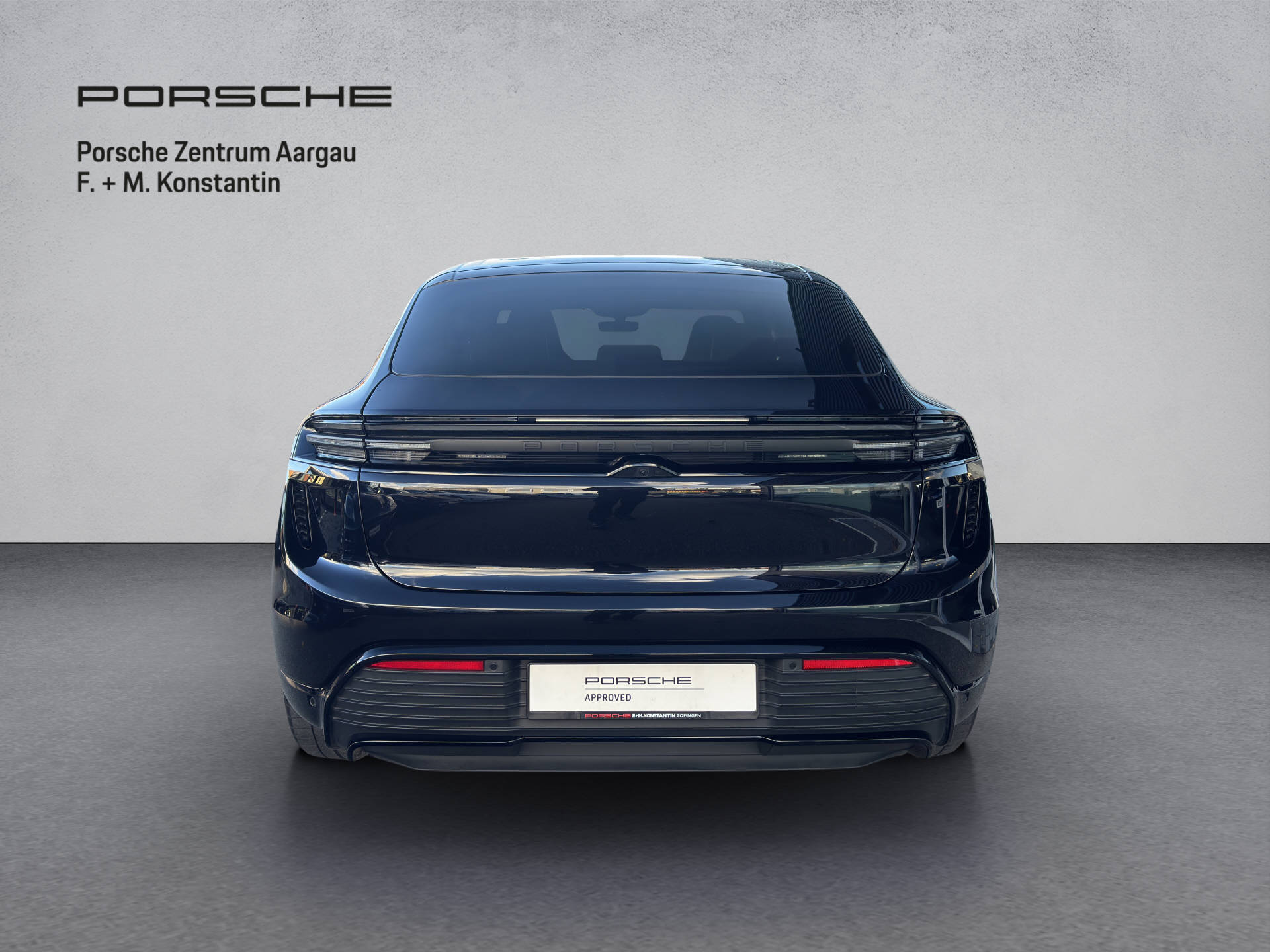 PORSCHE Macan Turbo-image-4