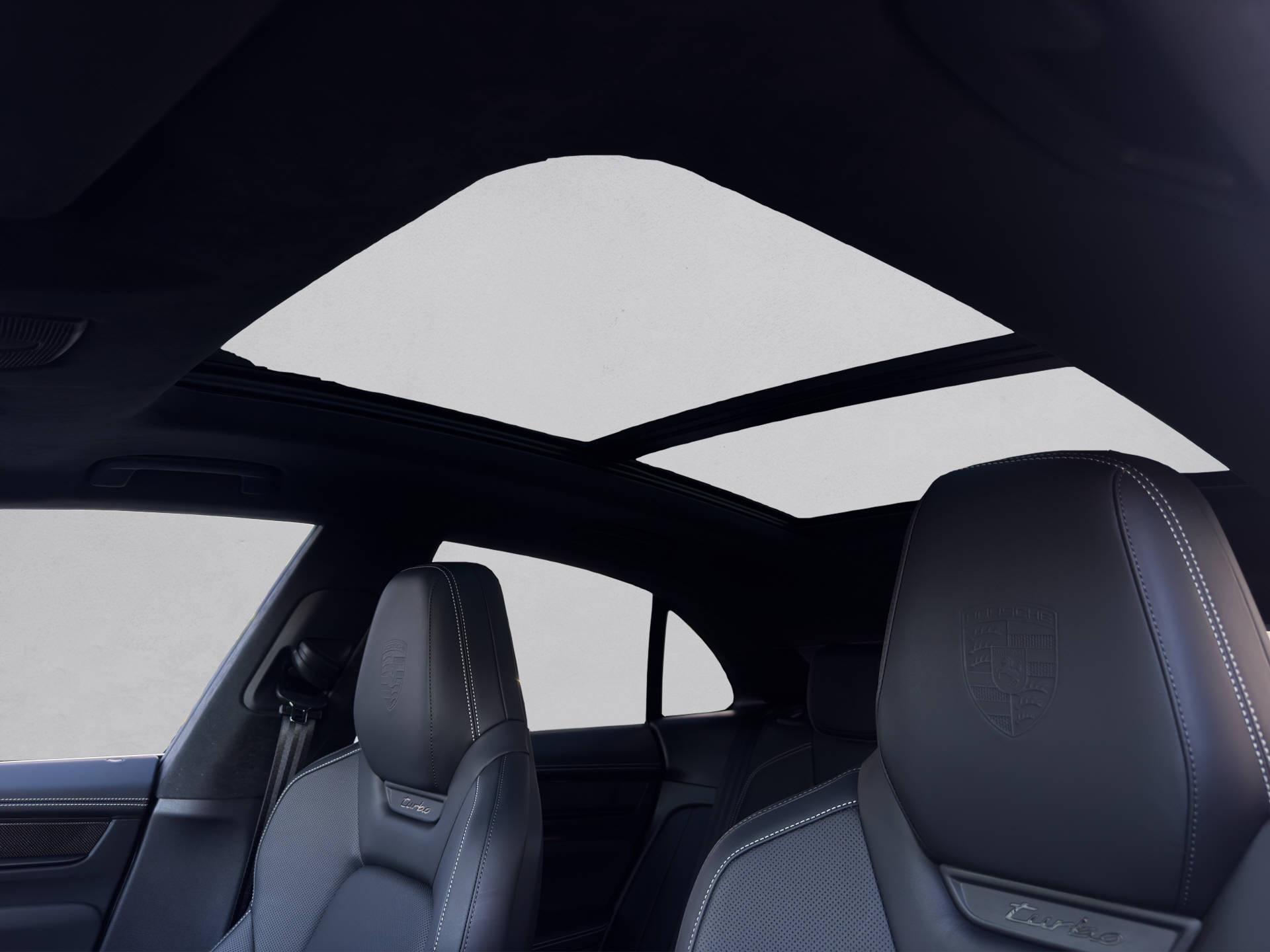 PORSCHE Macan Turbo-image-13
