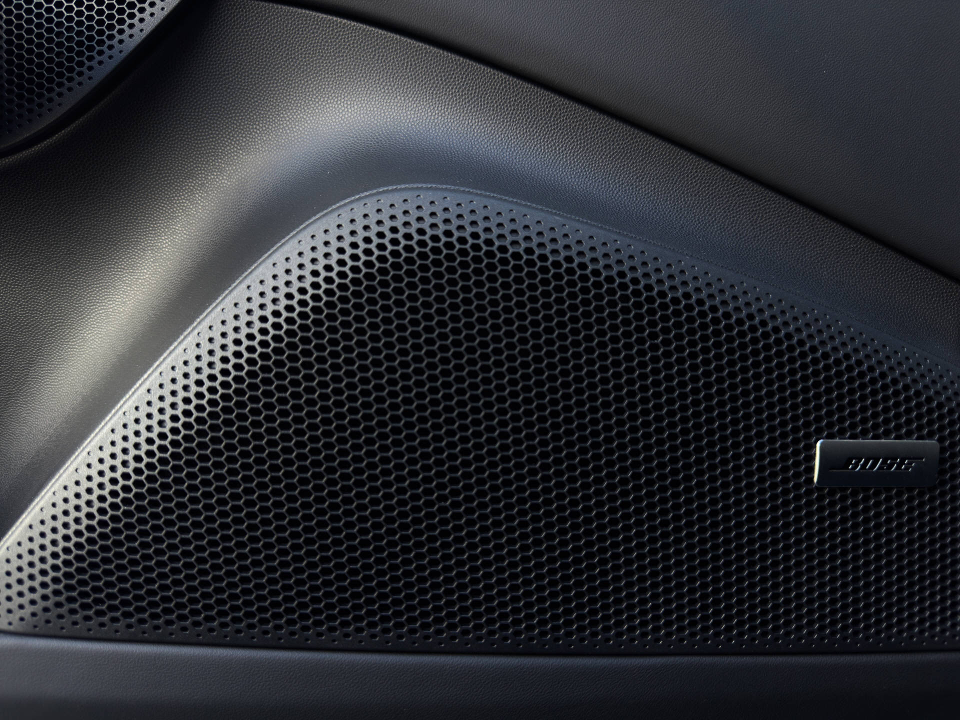 PORSCHE Macan Turbo-image-10