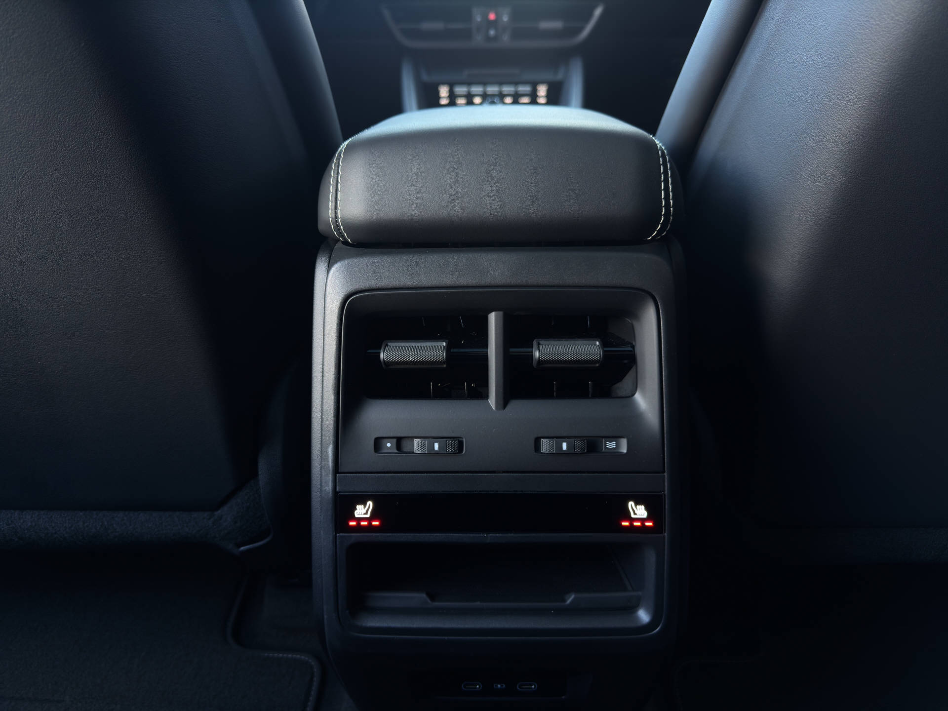 PORSCHE Macan Turbo-image-11