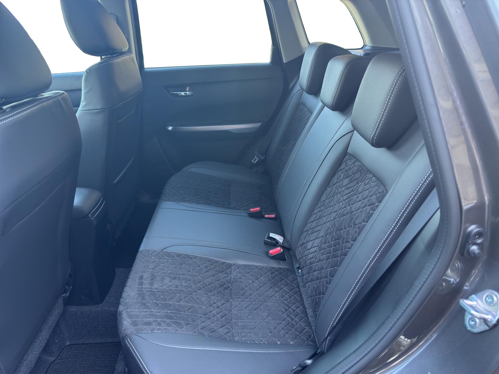 SUZUKI Vitara 1.5 Compact Top Hybrid 4x4-image-10