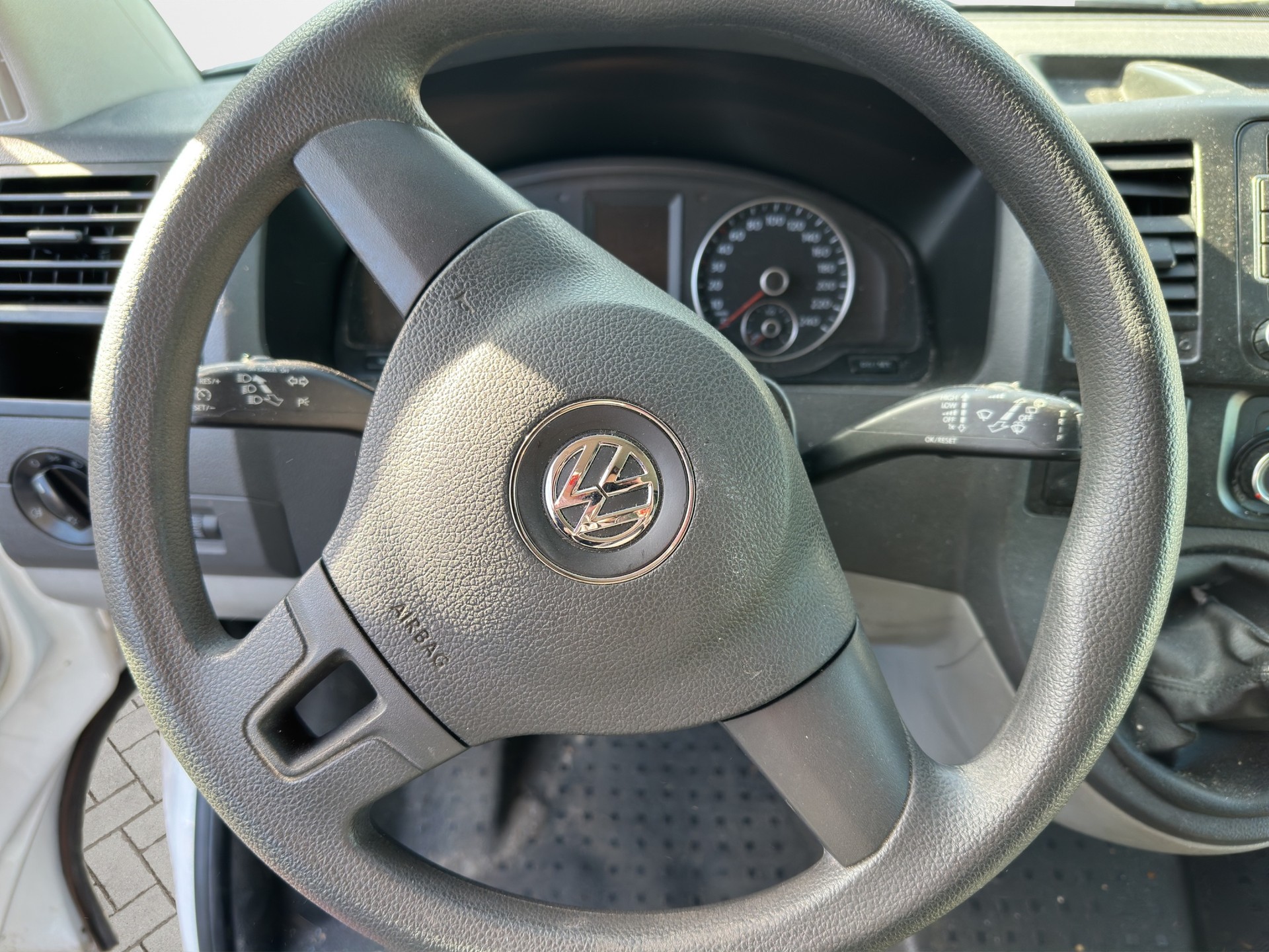 VW T5 2.0 TDI-image-9
