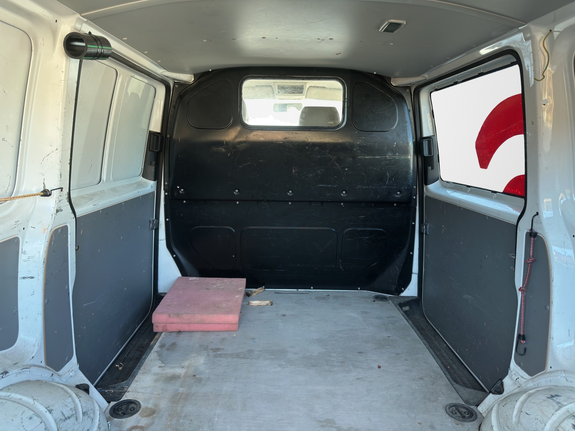 VW T5 2.0 TDI-image-17