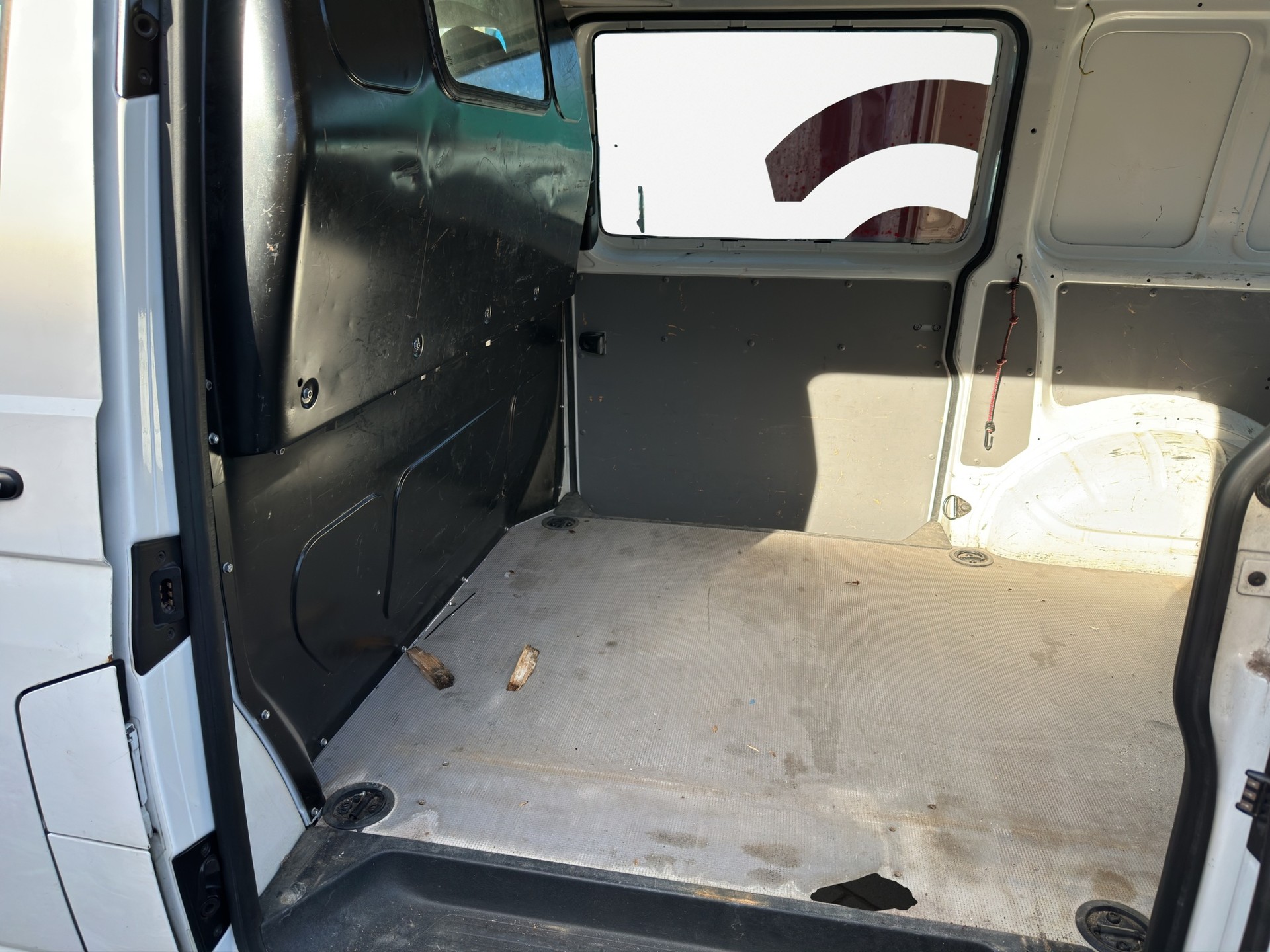 VW T5 2.0 TDI-image-11