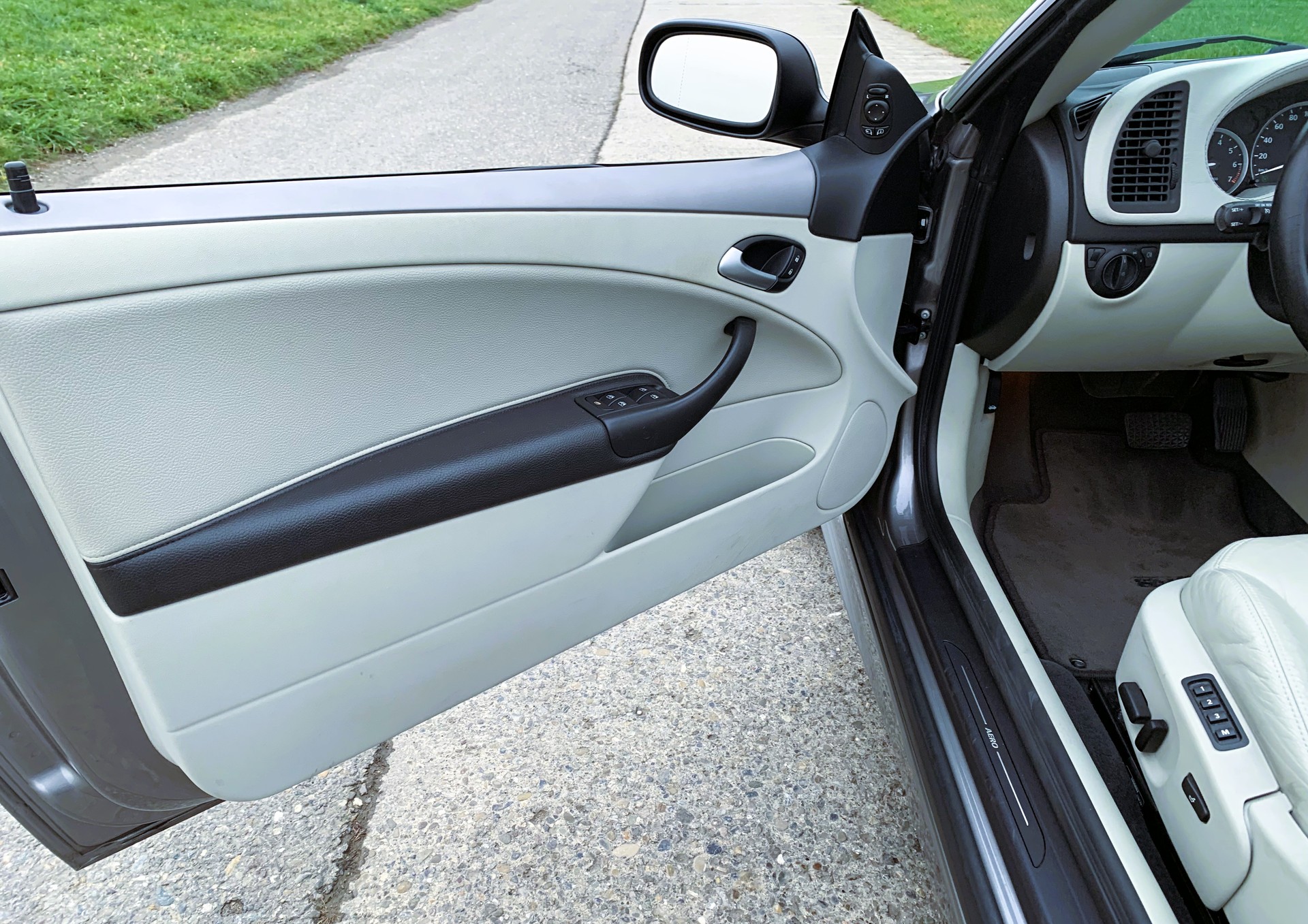 SAAB 9-3 2.0T Aero Cabrio-image-14