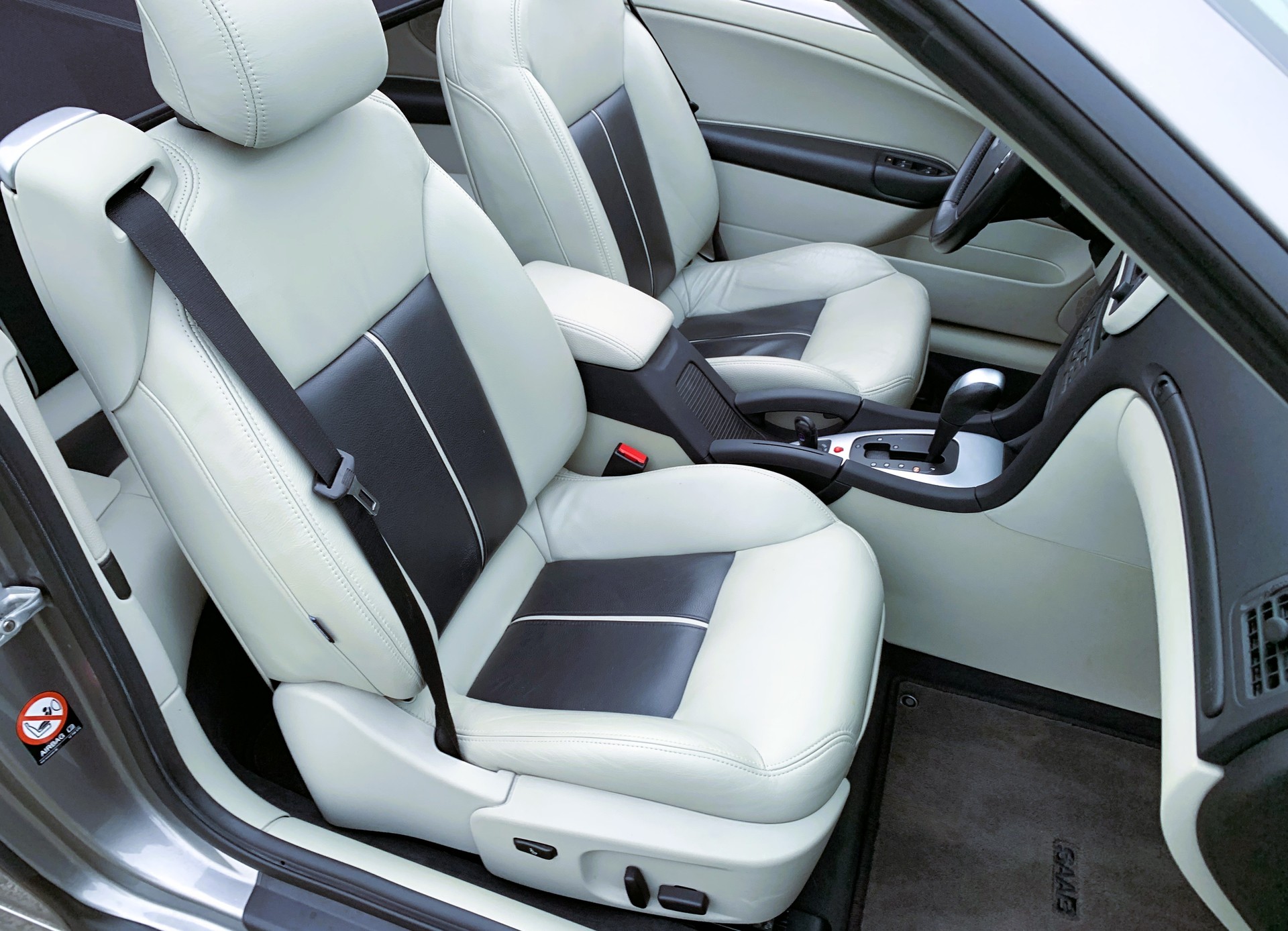 SAAB 9-3 2.0T Aero Cabrio-image-22