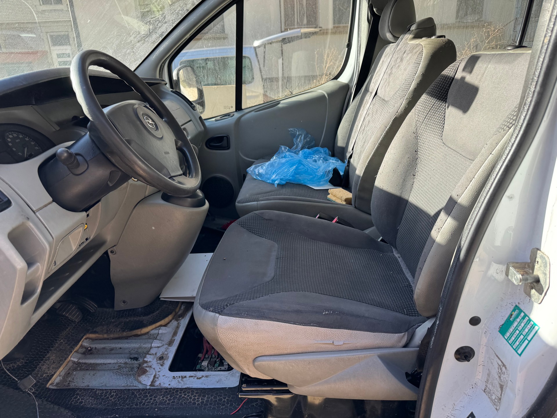 OPEL Vivaro 2.5 CDTI 2.9t L1H1-image-4