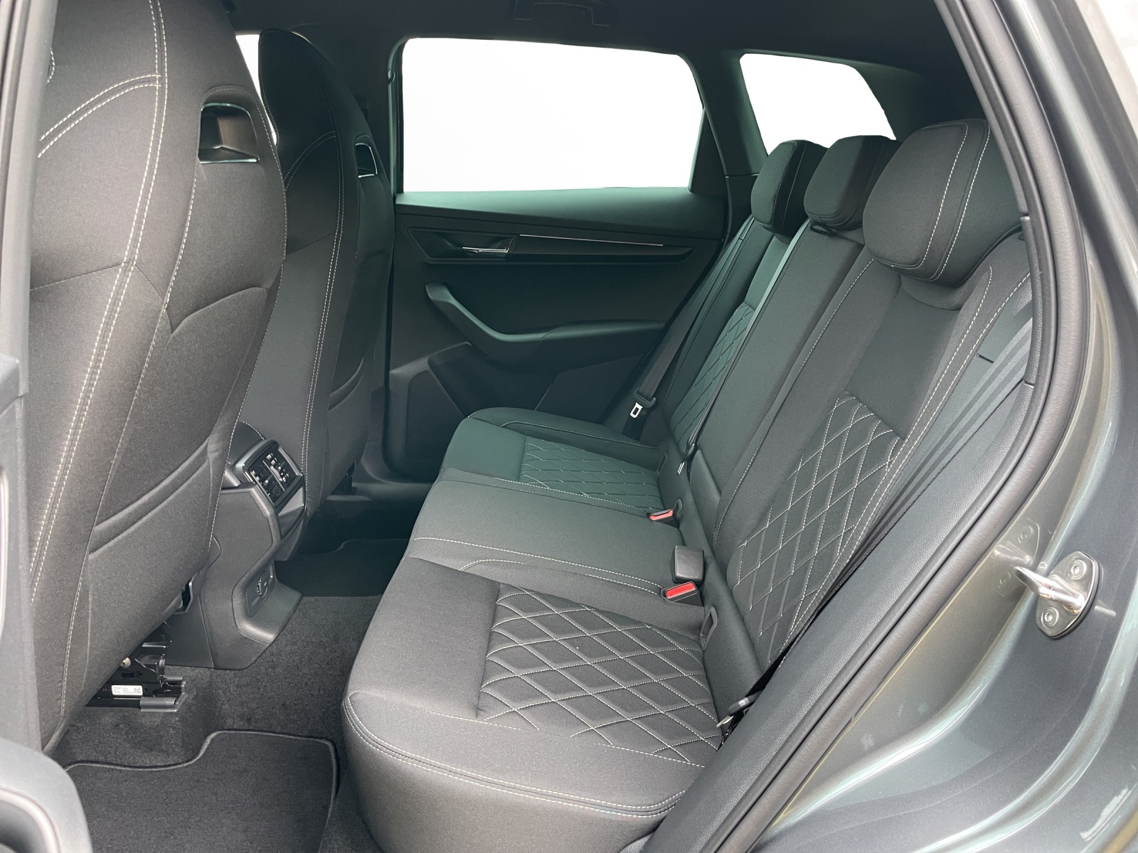 SKODA Karoq 1.5 TSI SportLine DSG-image-13