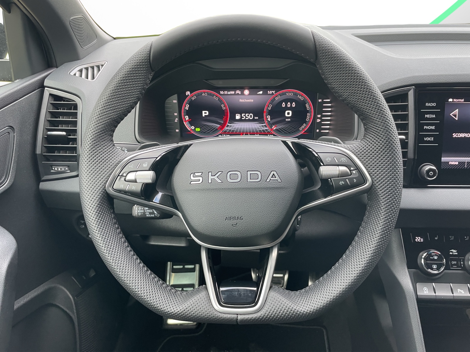SKODA Karoq 1.5 TSI SportLine DSG-image-7
