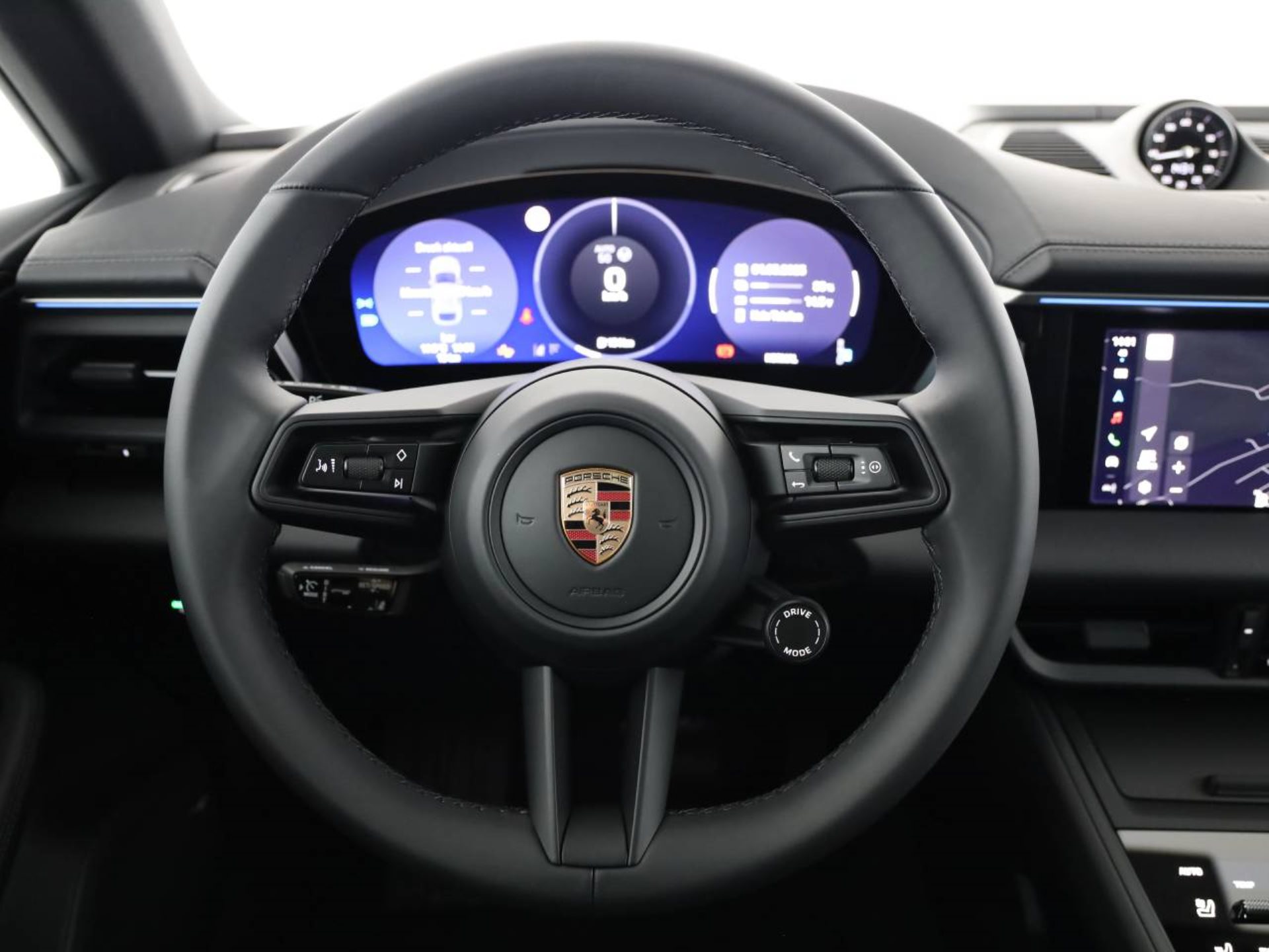 PORSCHE Macan-image-8