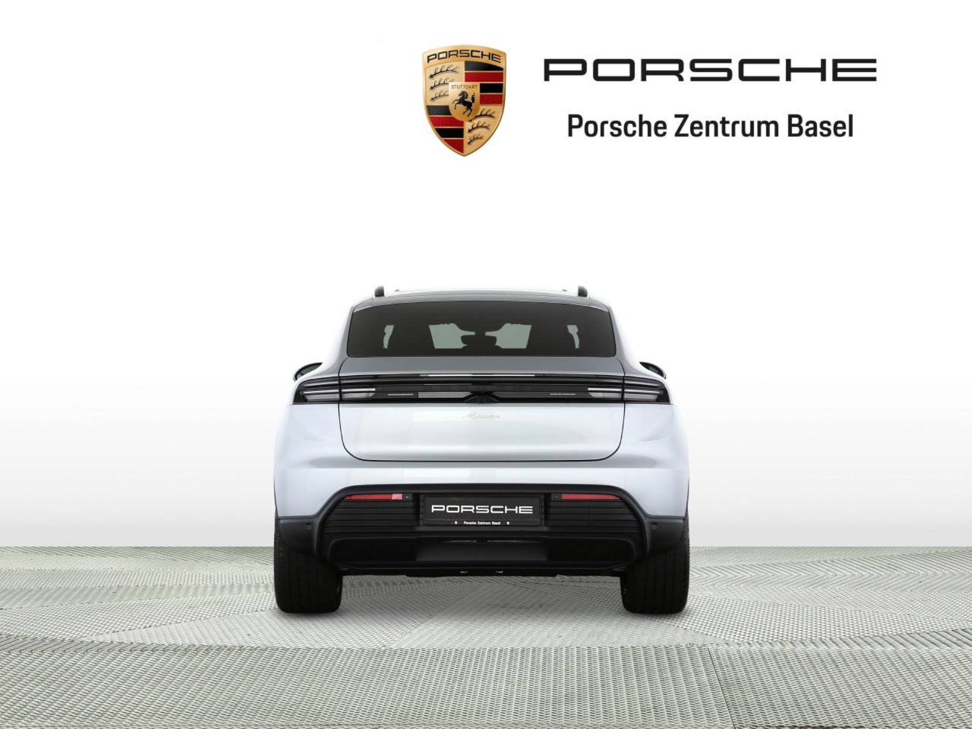 PORSCHE Macan-image-6